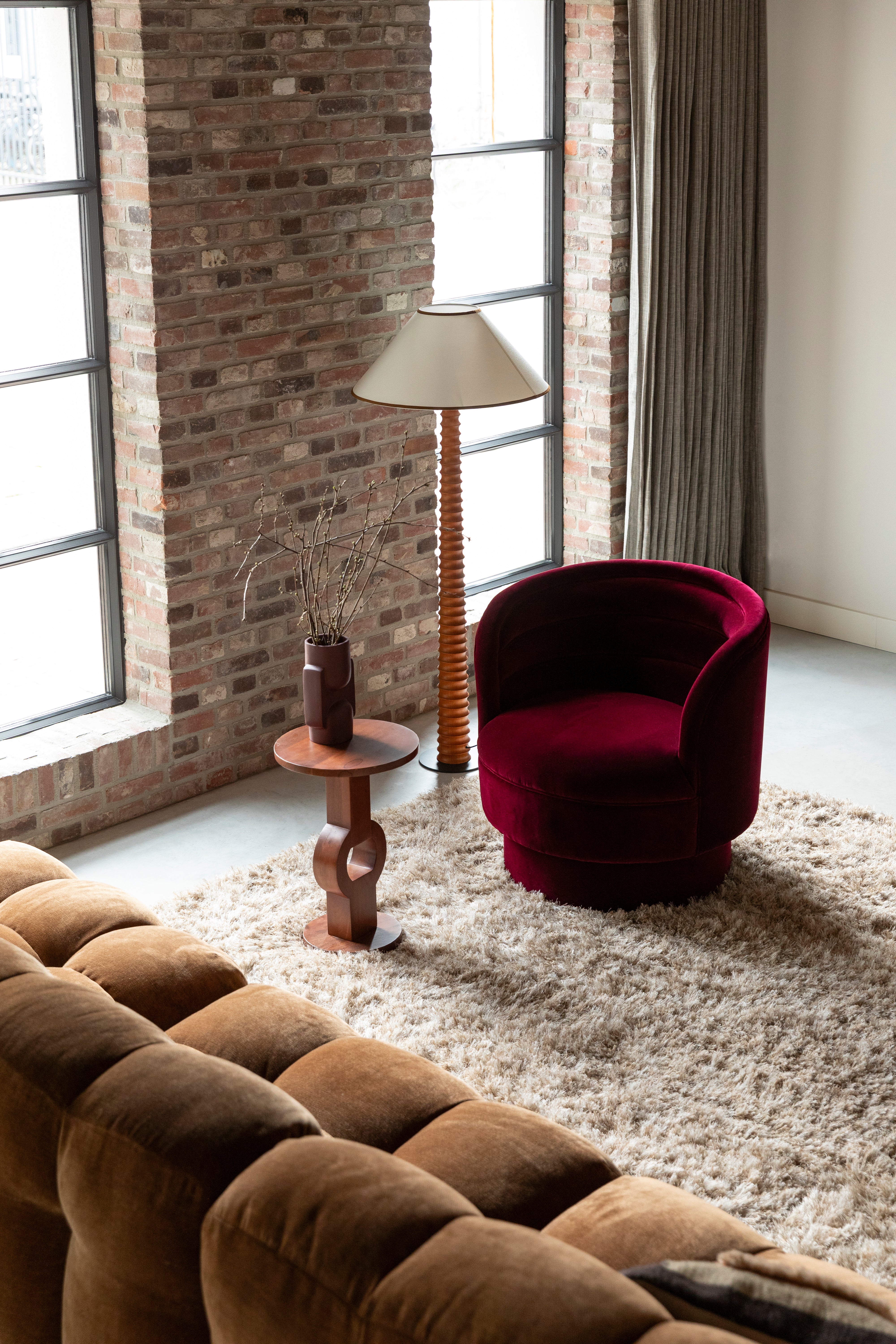 DOROTHY swivel armchair dark fuchsia