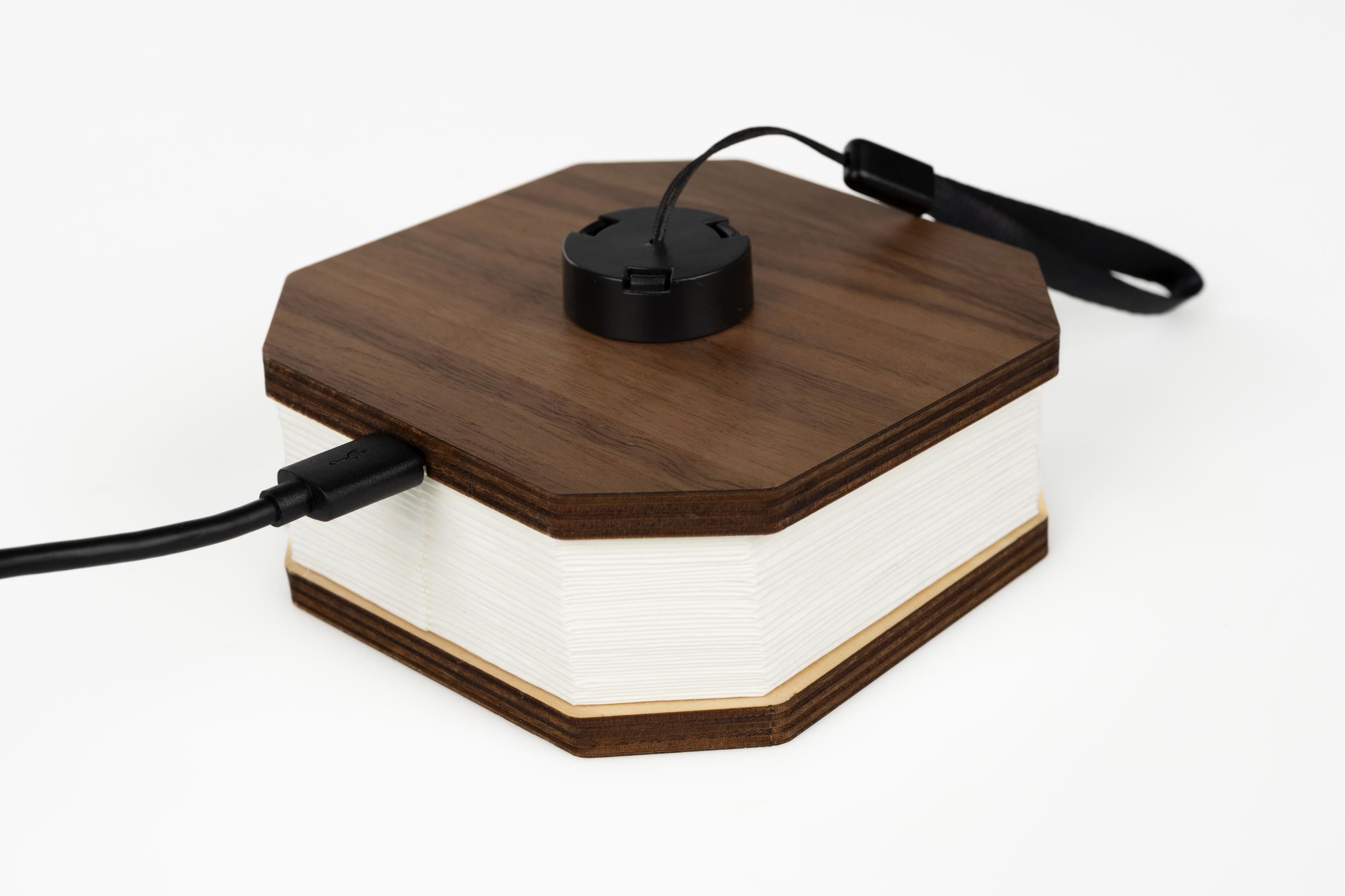 Lampa przenośna CAKE fornir orzechowy z białym