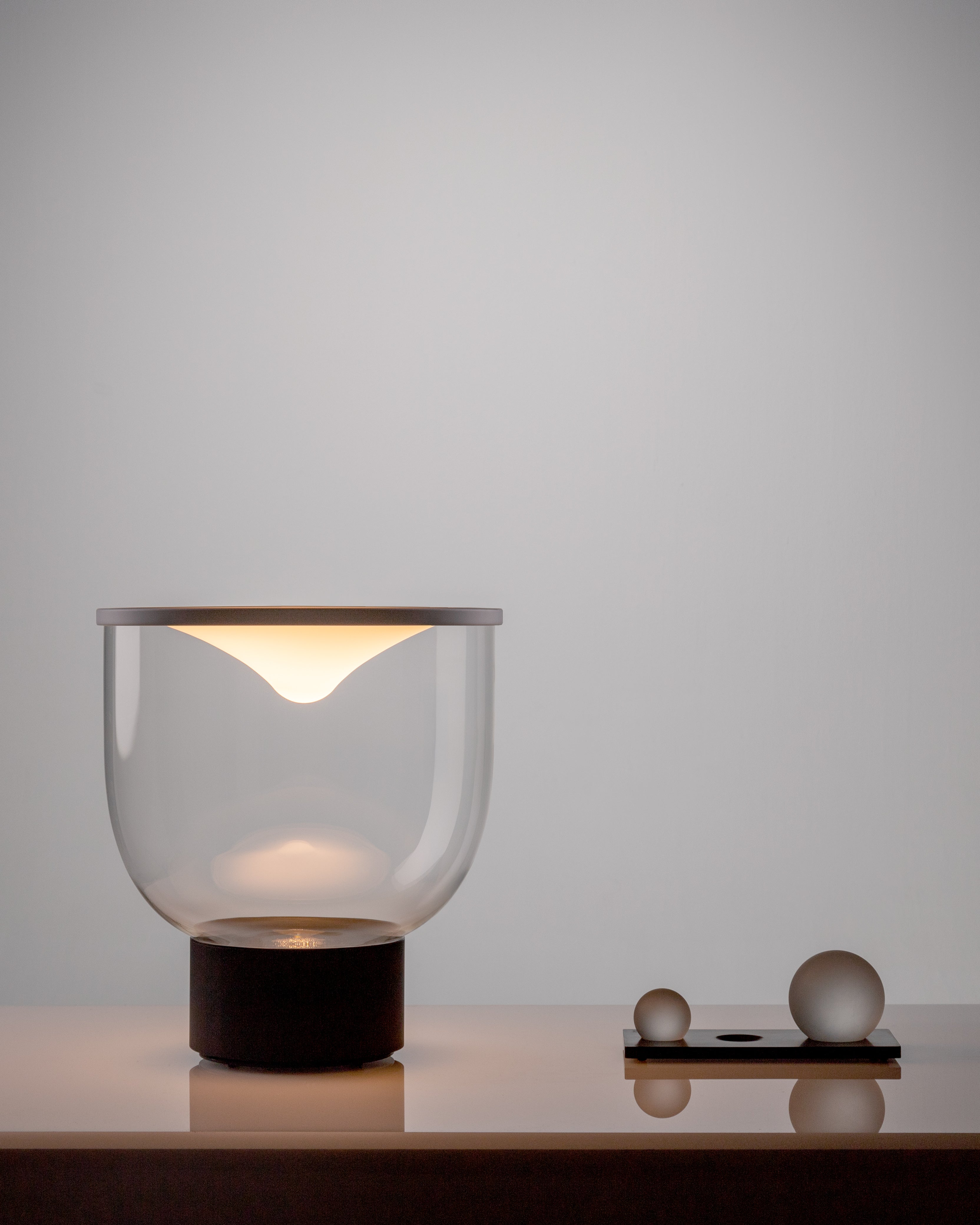 GRAMMOLUCE table lamp with a glass shade and black base.