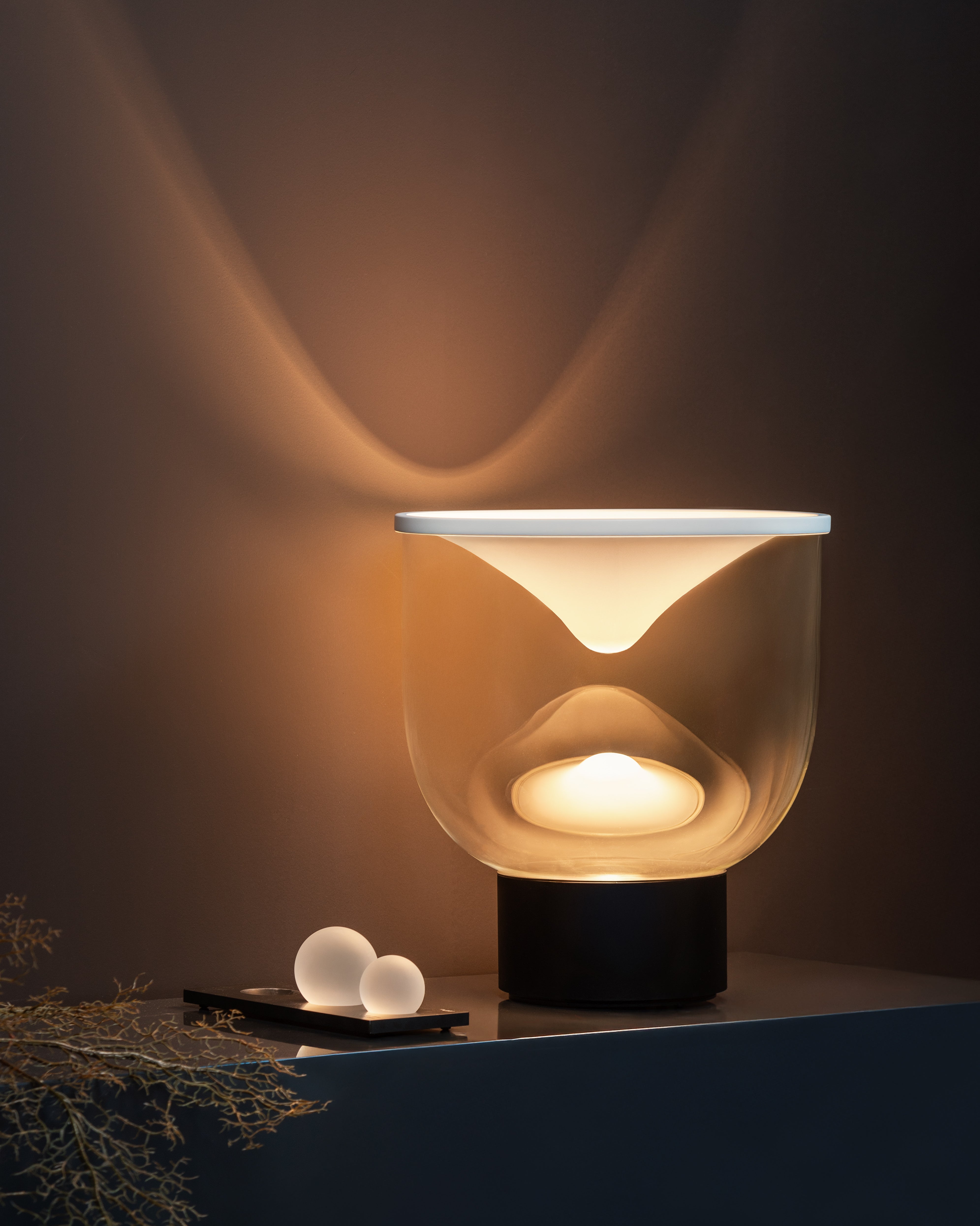 GRAMMOLUCE table lamp with a glass shade and black base.