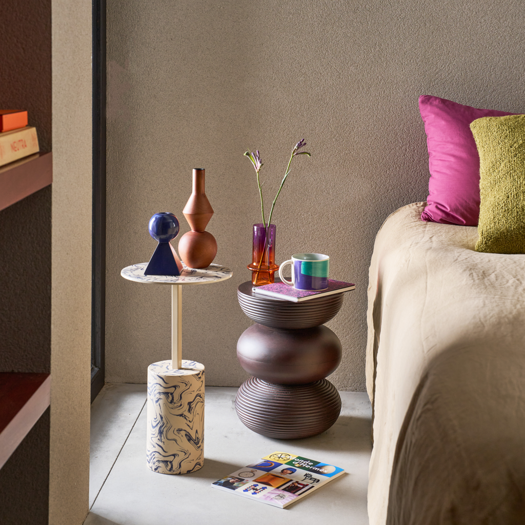 Stolik boczny STEN beżowy z niebieskim