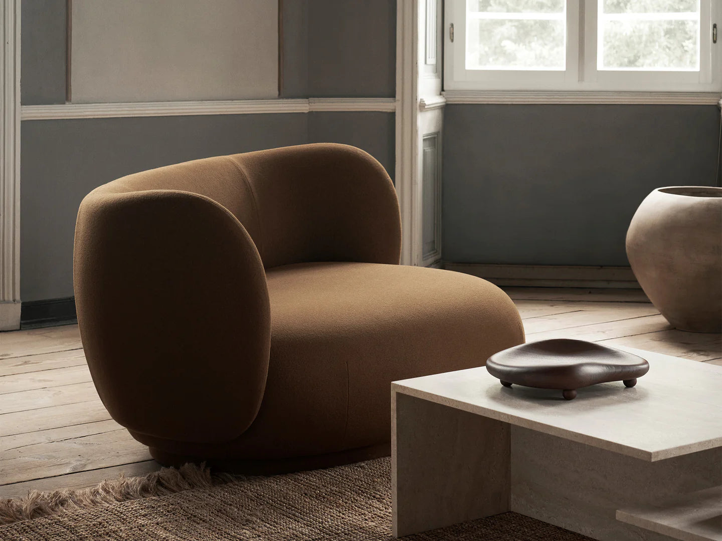 Sofa lewostronna RICO CURVE Boucle złamana biel