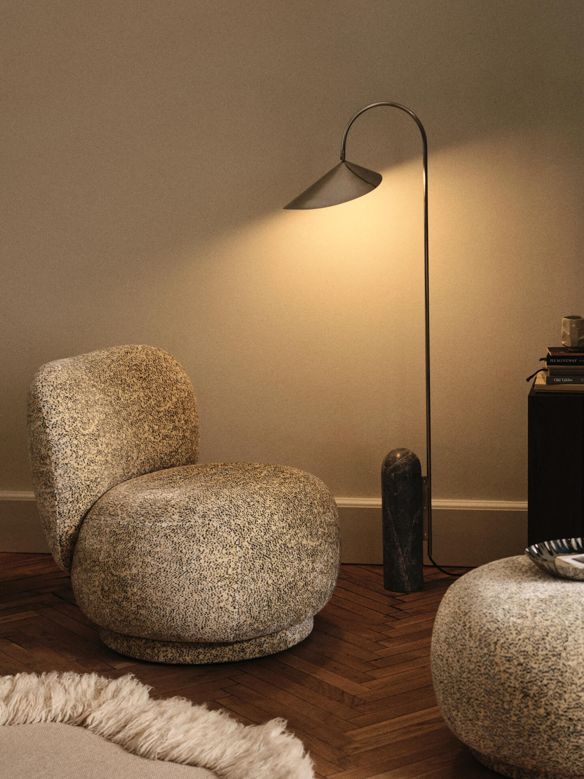 Lampa podłogowa ARUM stal polerowana – ujęcie 2