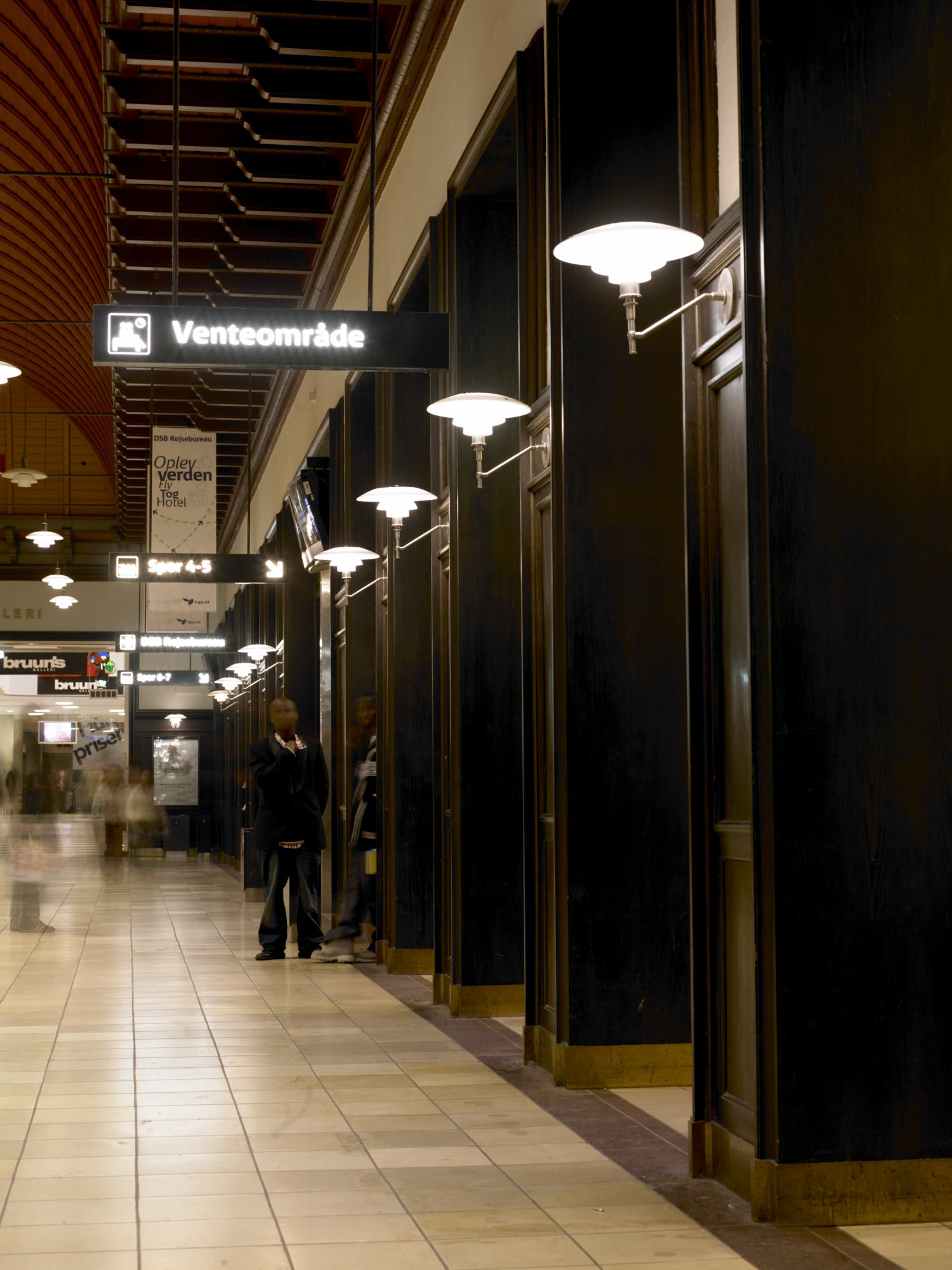 Lampa ścienna PH 3/2 biały z chromowaną podstawą