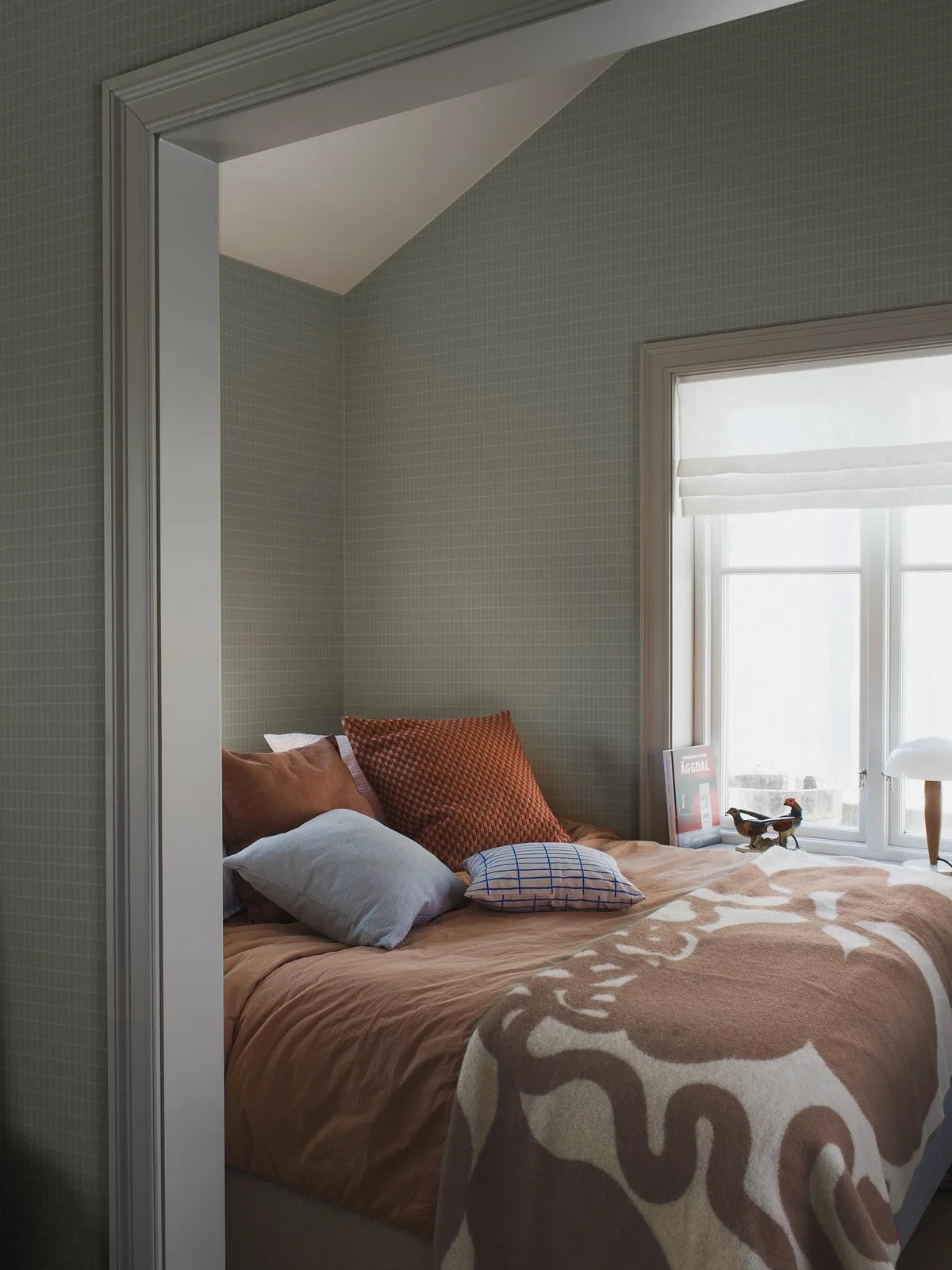 Geometric Patterned Wallpaper in Check ALVAR AALTO M.I.T Green