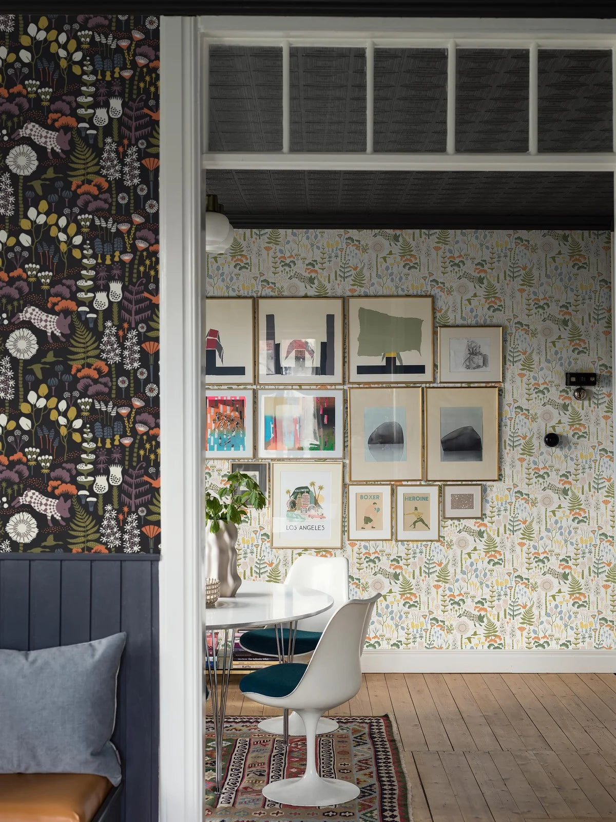 Tapeta flizelinowa papierowa z roślinnym wzorem HANNA WERNING HOPPMOSSE biały z zielonym