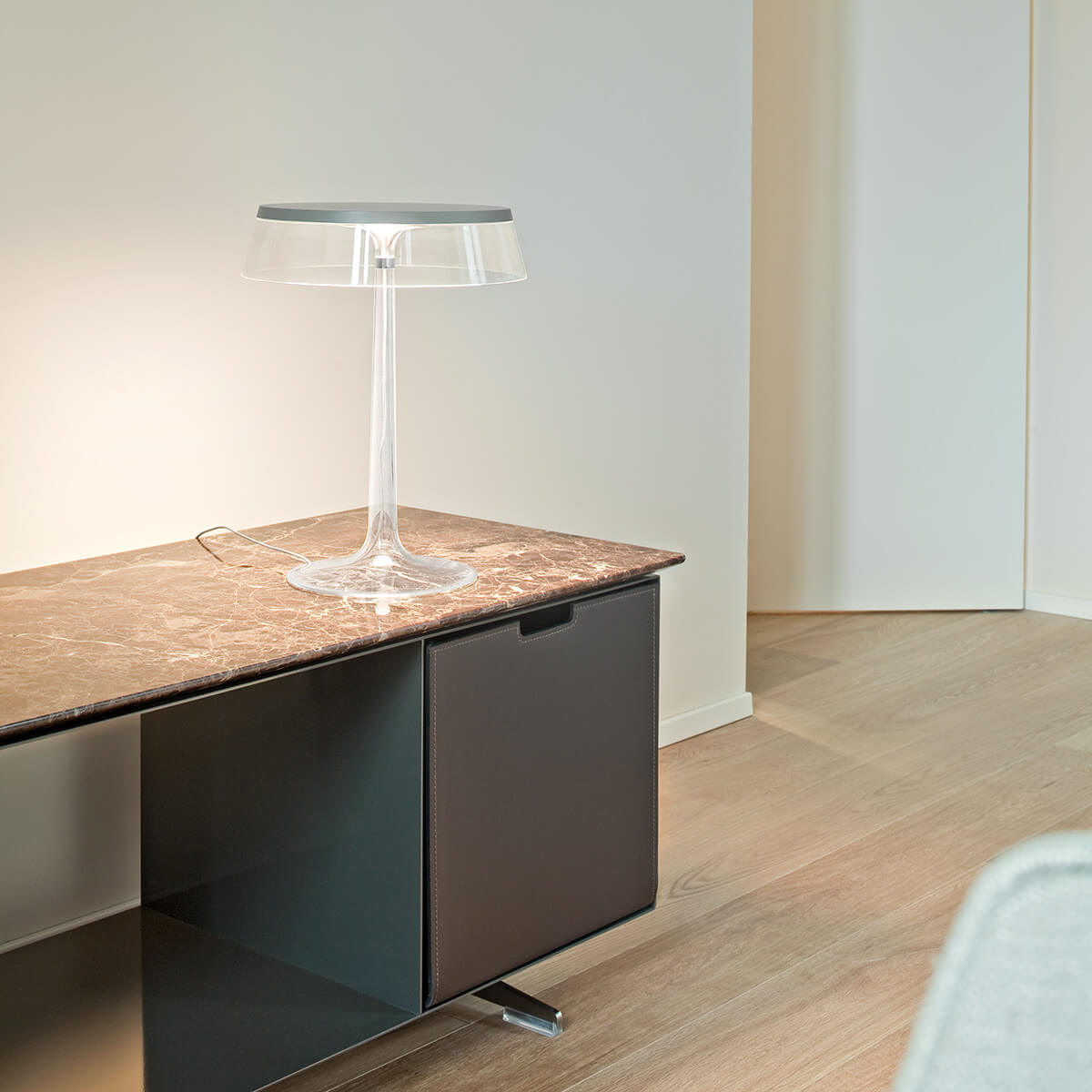 Tischlampe BON JOUR mattes Chrom mit transparentem Schirm