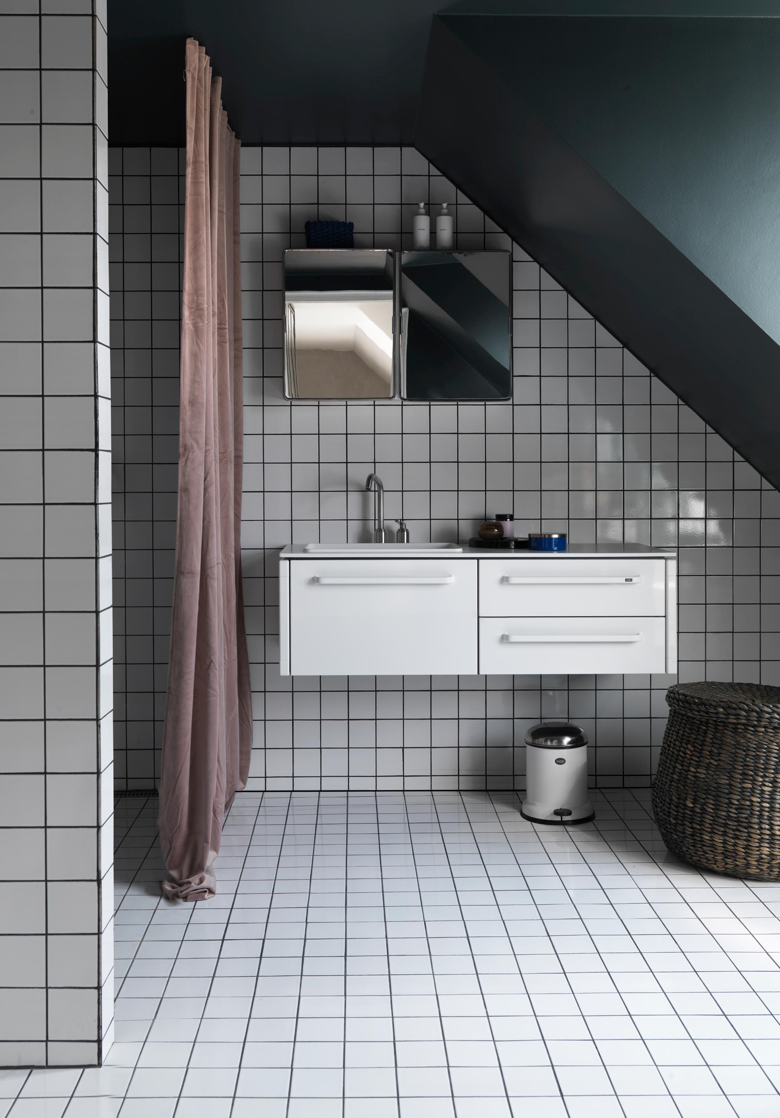 Lustro łazienkowe VIPP biała aluminiowa rama