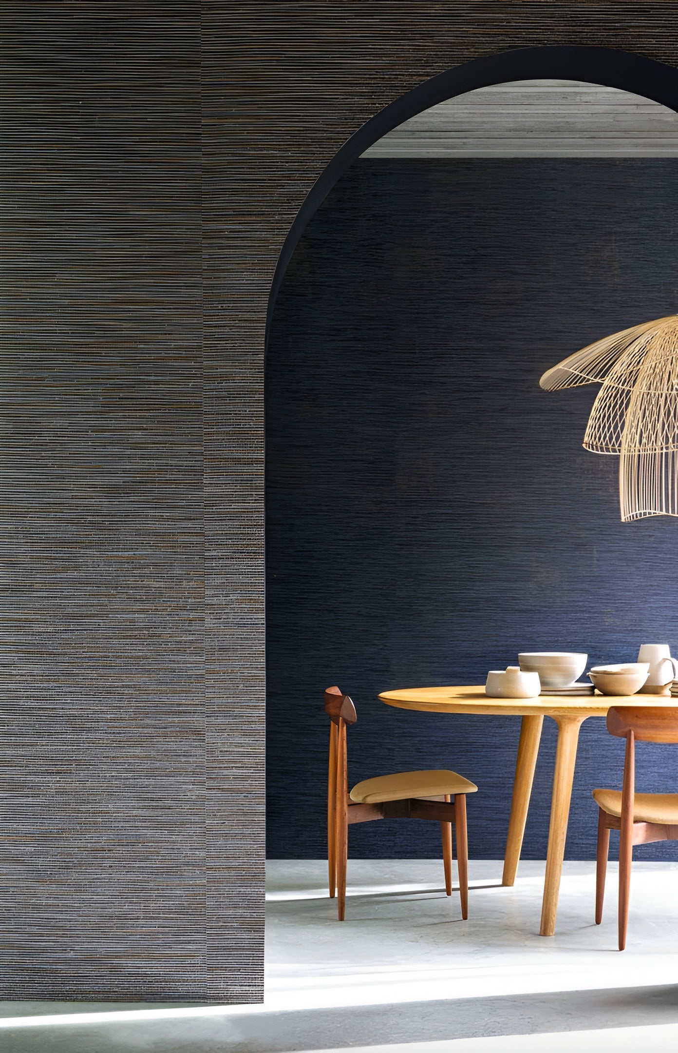 Textile wallpaper with a structural canvas imitation VAGAR - GRIS NUAGE gray with bronze