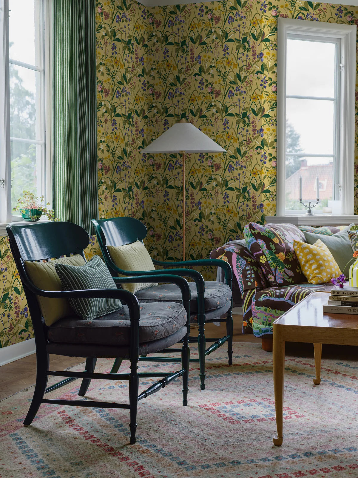 Tapeta z roślinnym motywem kwiatów ROS OCH LILJA żółty