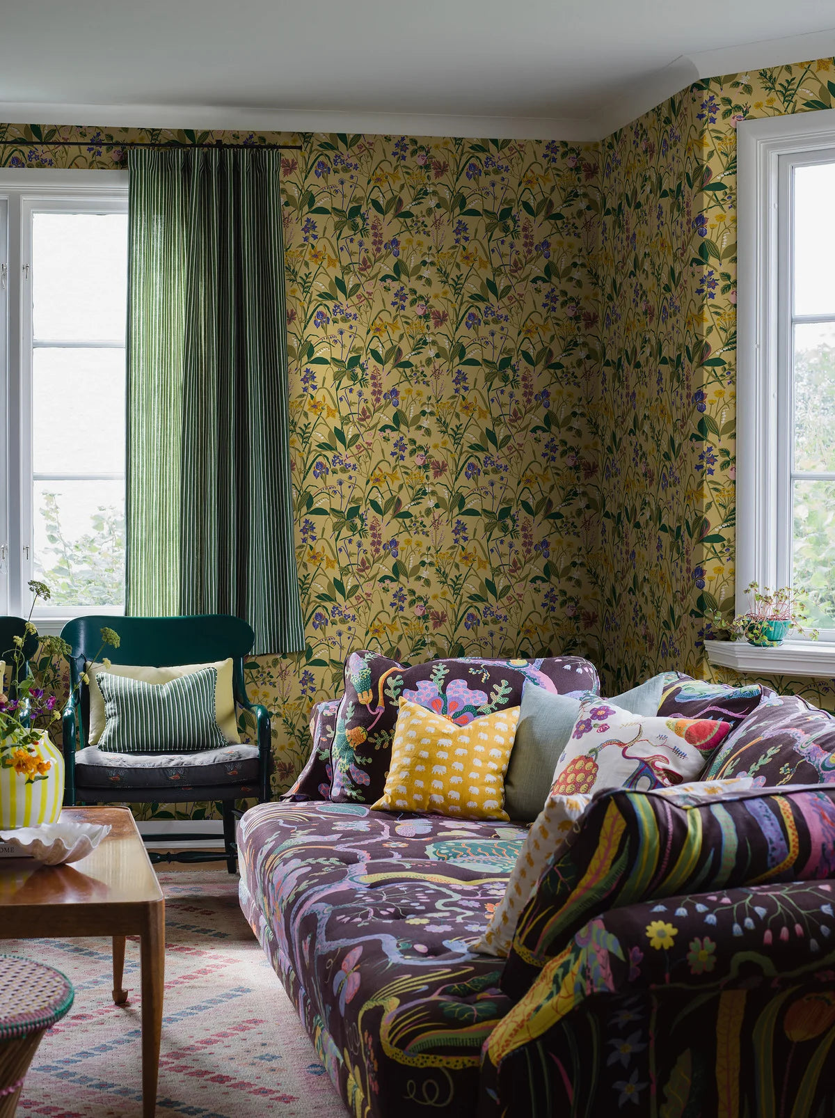 Tapeta z roślinnym motywem kwiatów ROS OCH LILJA żółty