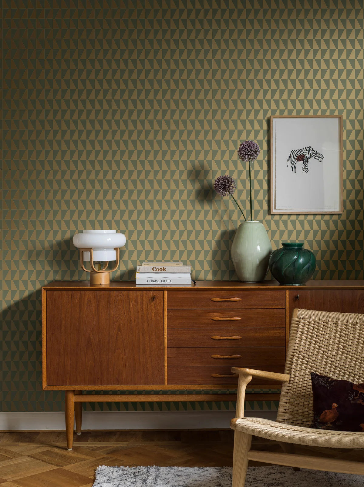 Non-woven paper wallpaper with a geometric TRAPEZE pattern in green and gold