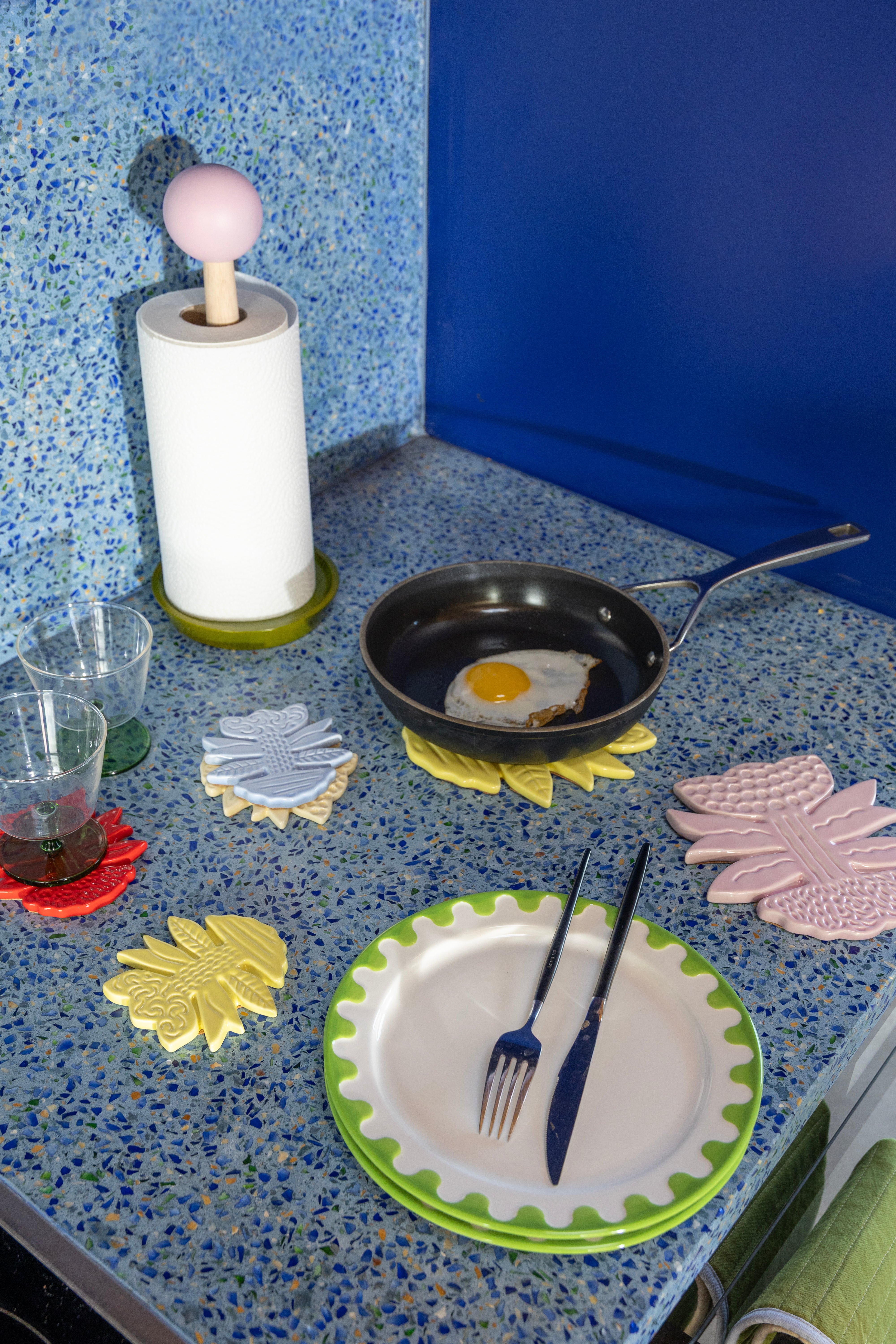 HALMA Wooden Paper Towel Holder in Green and Pink