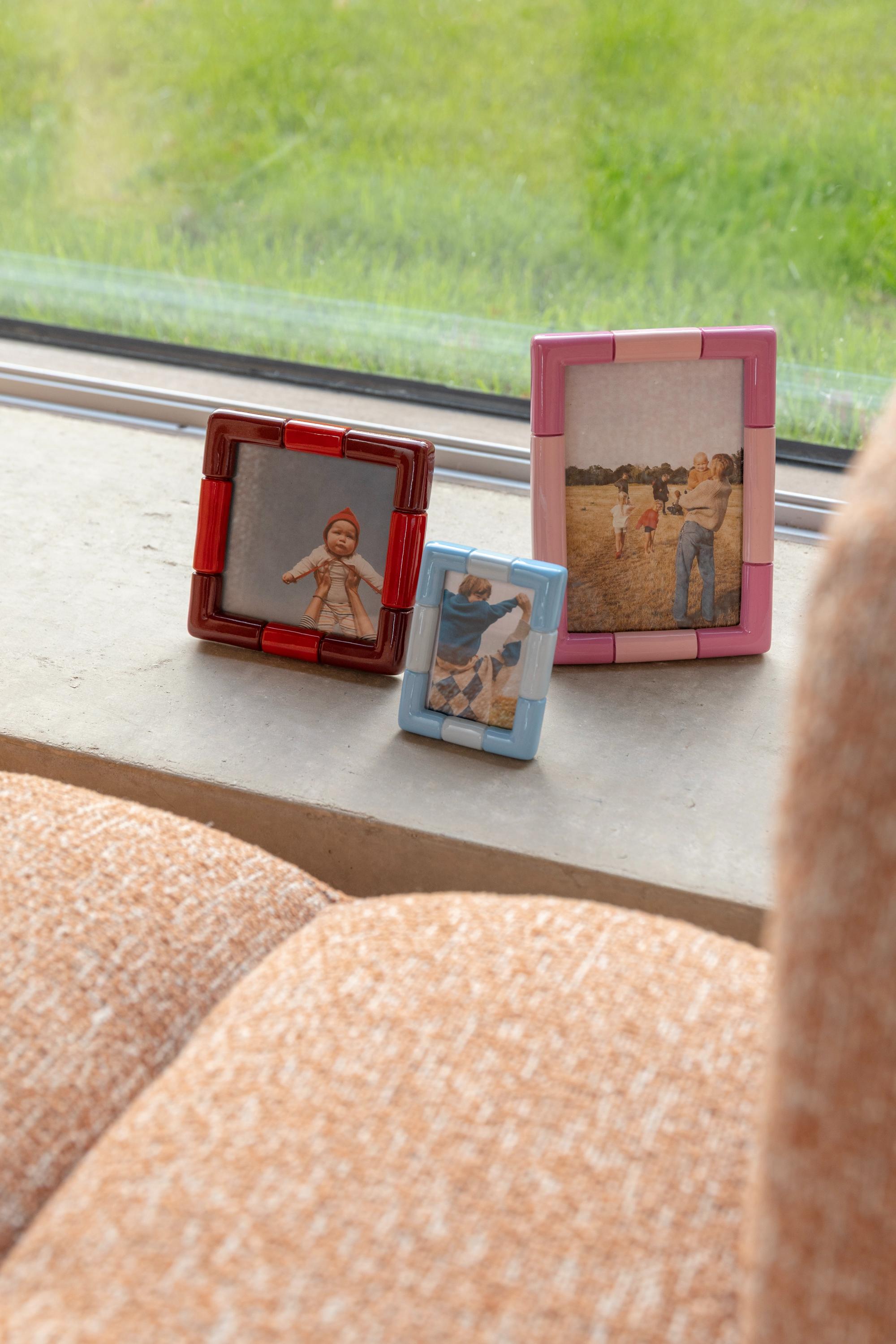 RIFT SQUARE burgundy photo frame with red