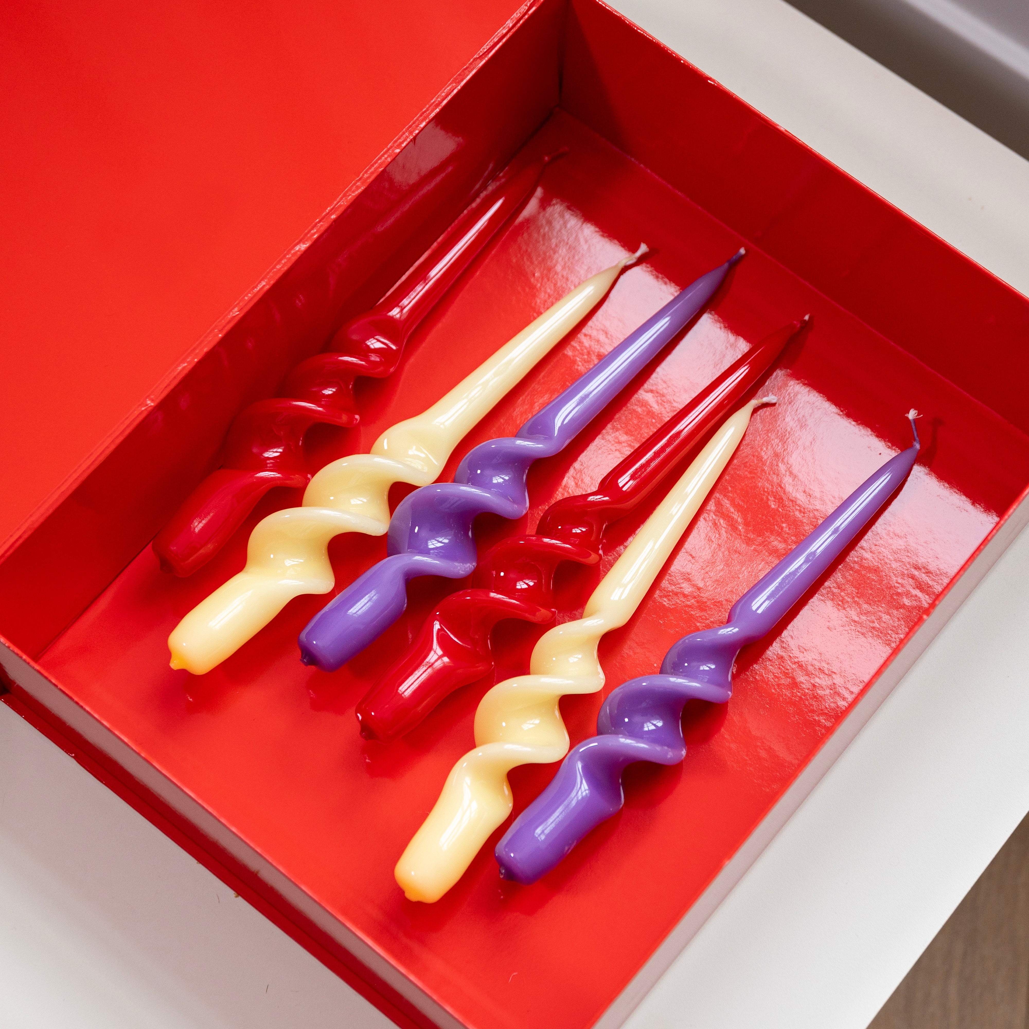 ALPHA SUNSET Candle Set in Purple with Red and Yellow