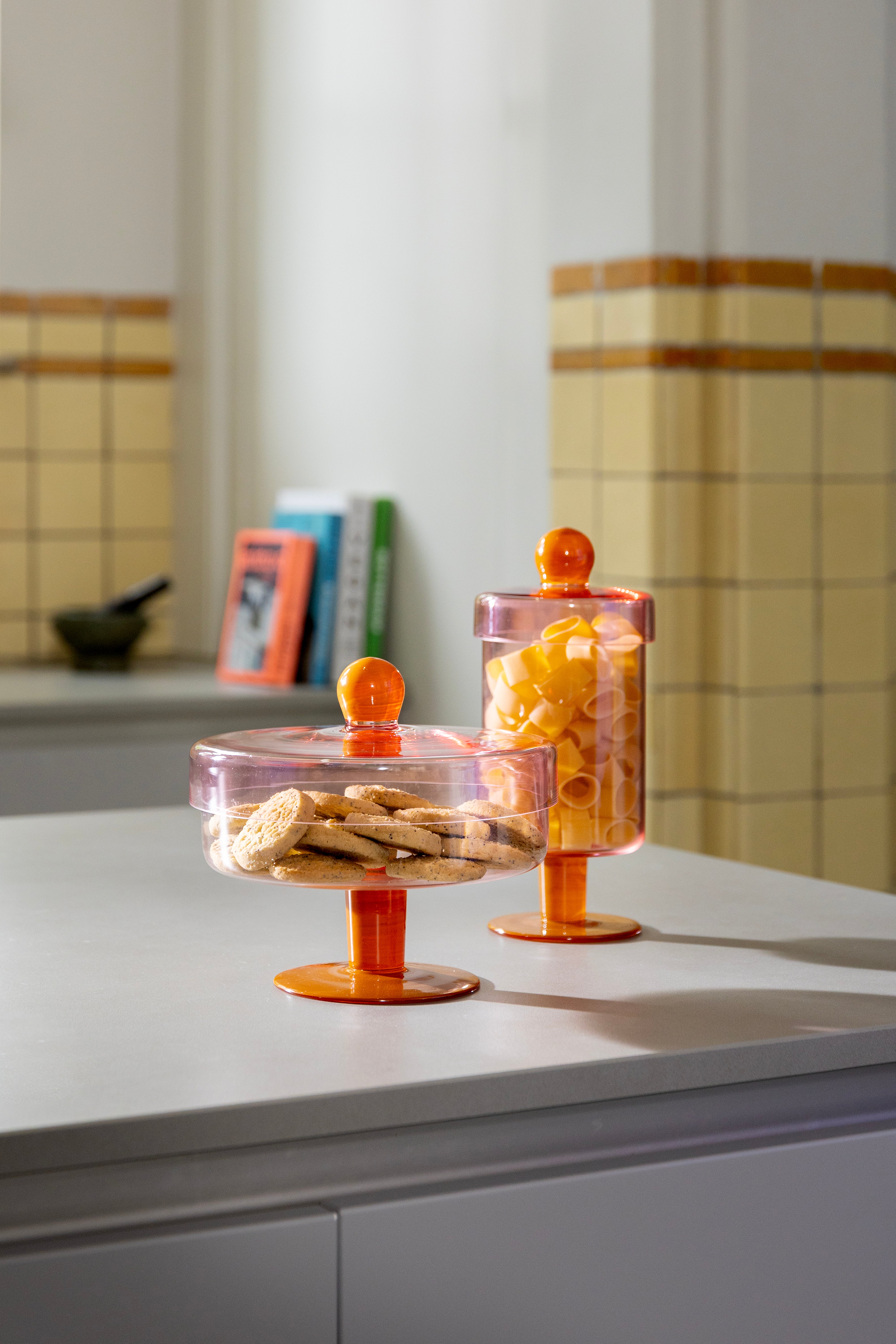 Glasbehälter DUO TALL rosa mit orangefarbenem Deckel