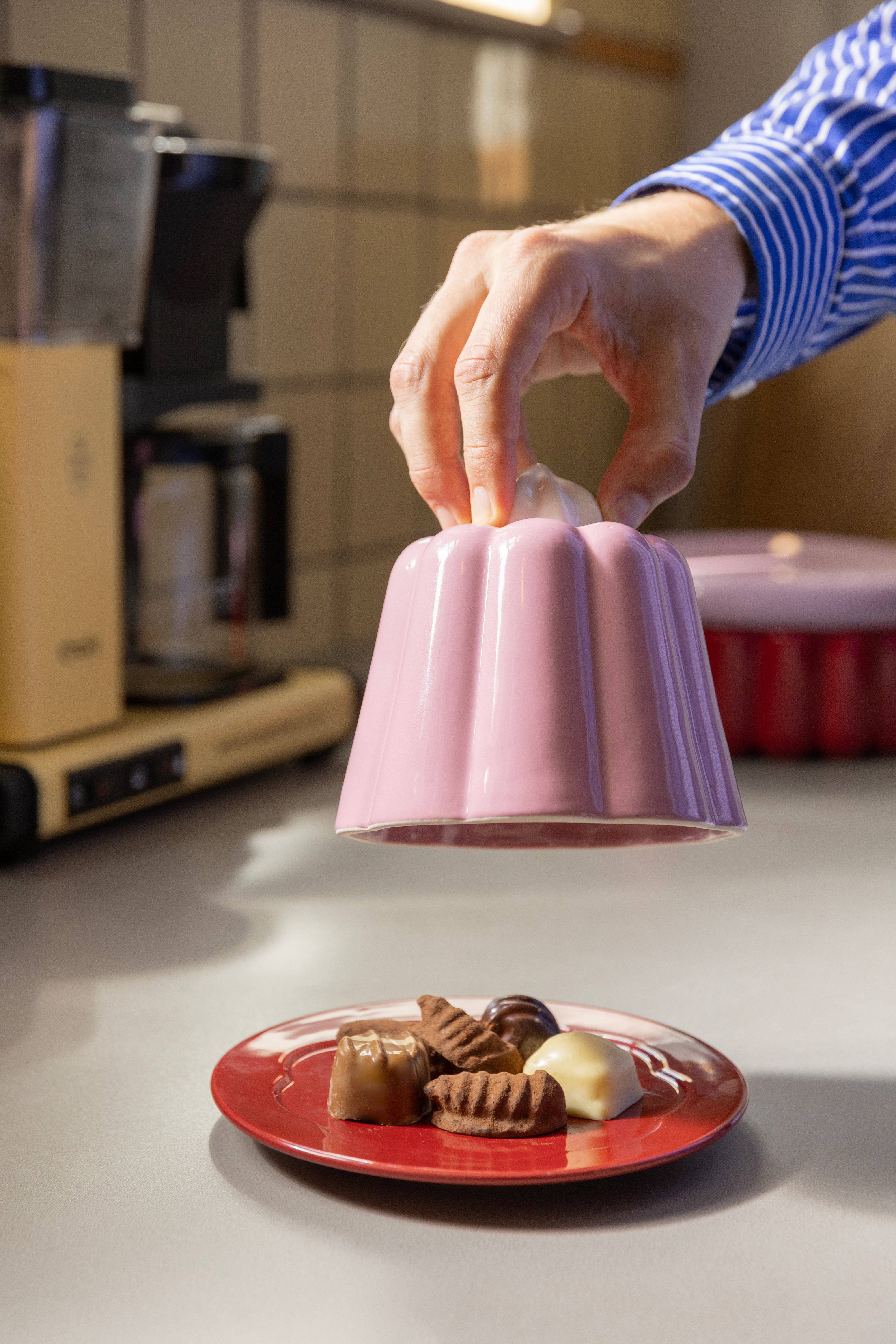 Teller mit Deckel PUDDING rosa mit rot und weiß