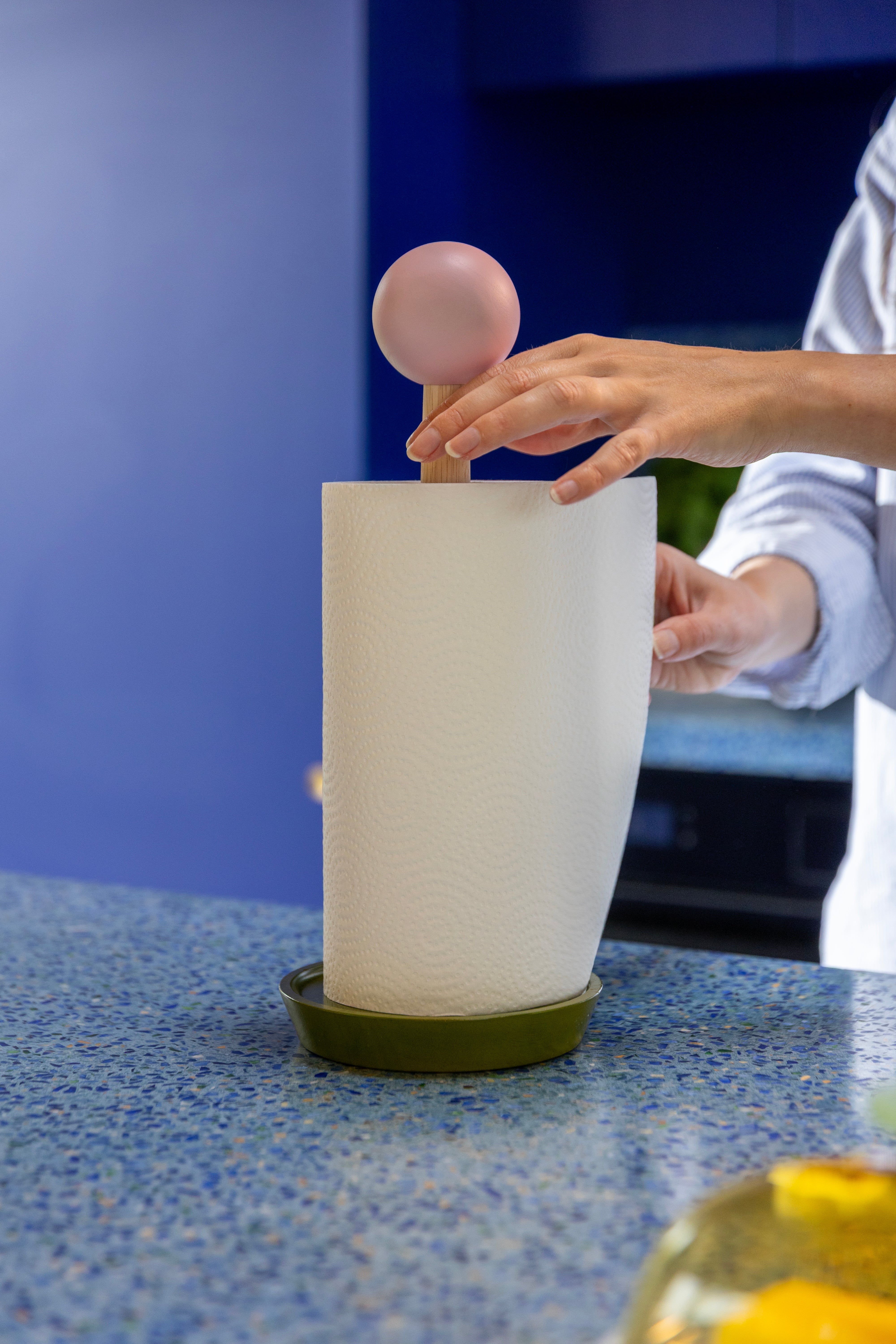 HALMA Wooden Paper Towel Holder in Green and Pink