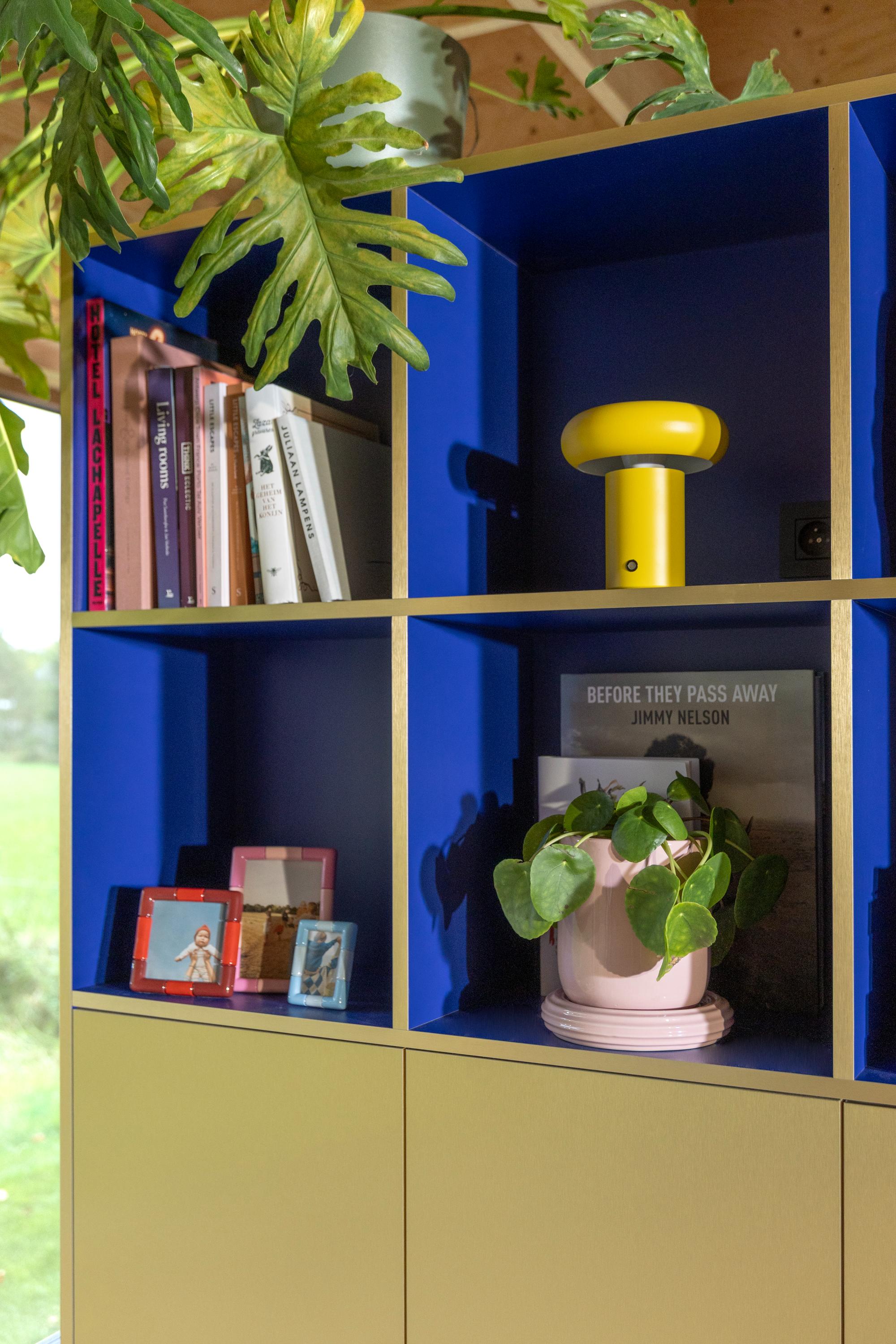 RIFT SQUARE burgundy photo frame with red