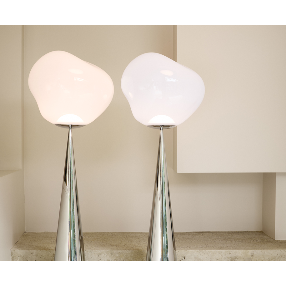 Lampa podłogowa MELT opalizujący z czarną podstawą
