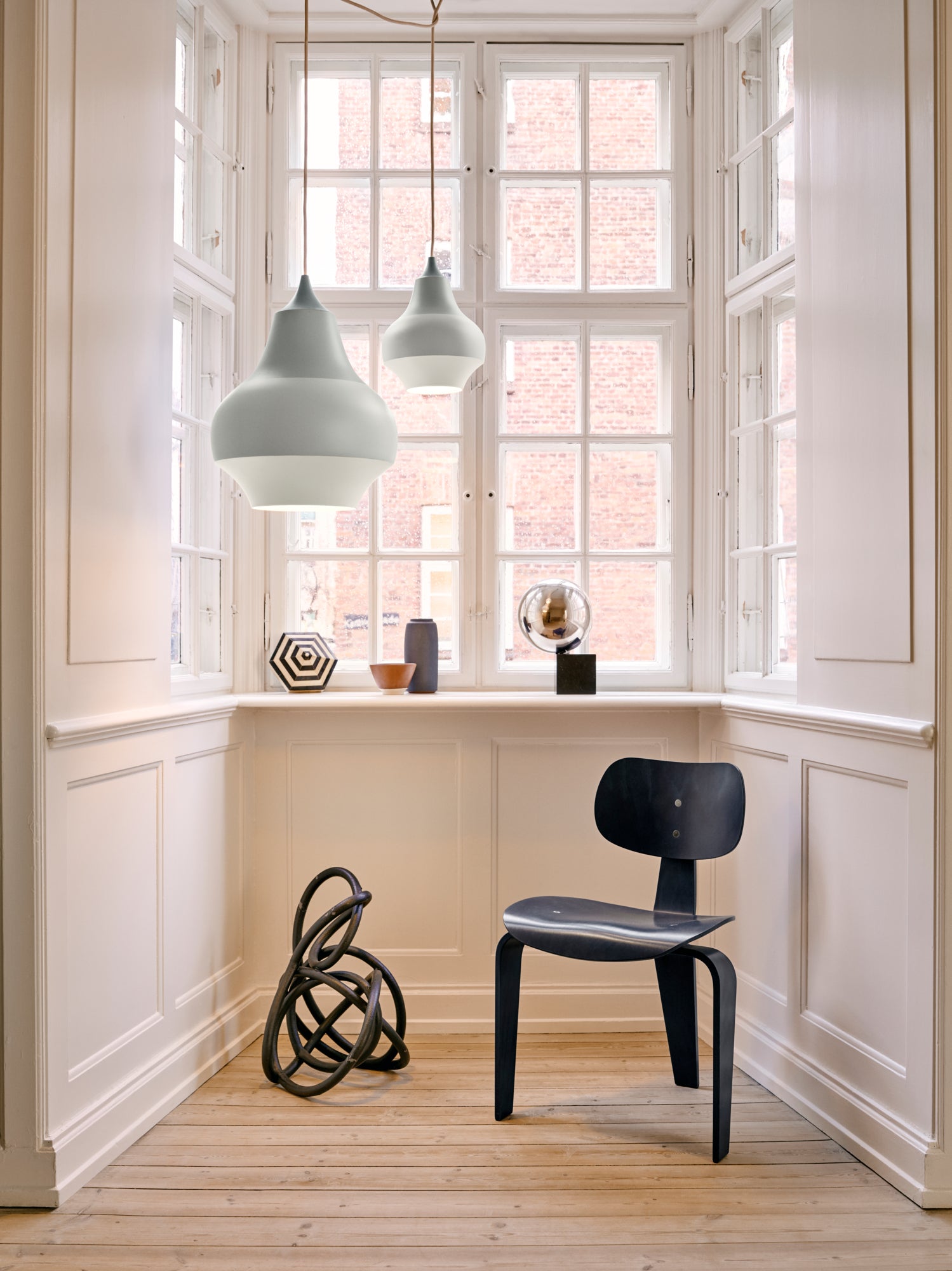 Lampa wisząca CIRQUE biały z szarą końcówką