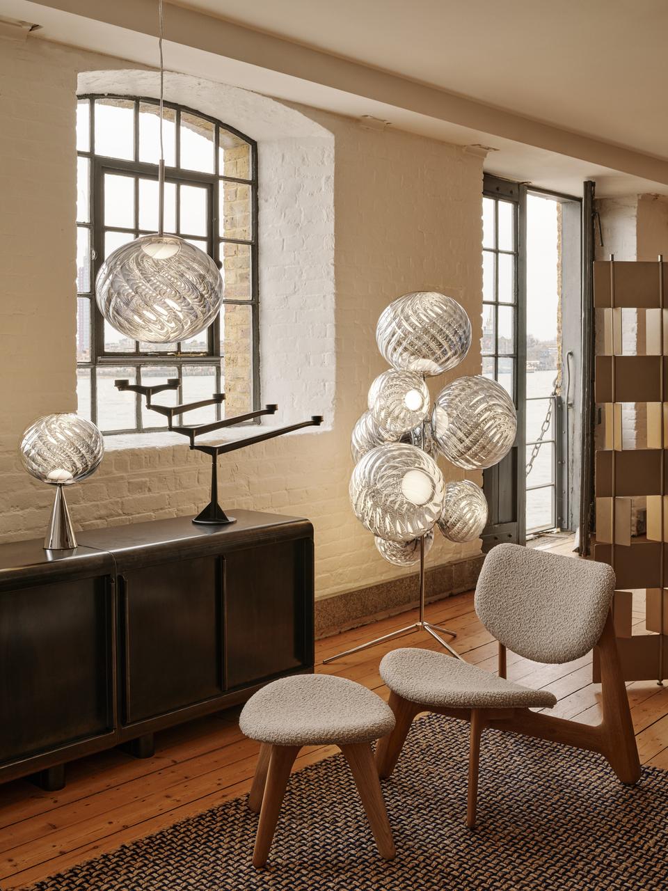 Fotel SLAB beżowy boucle mit Eichenbasis