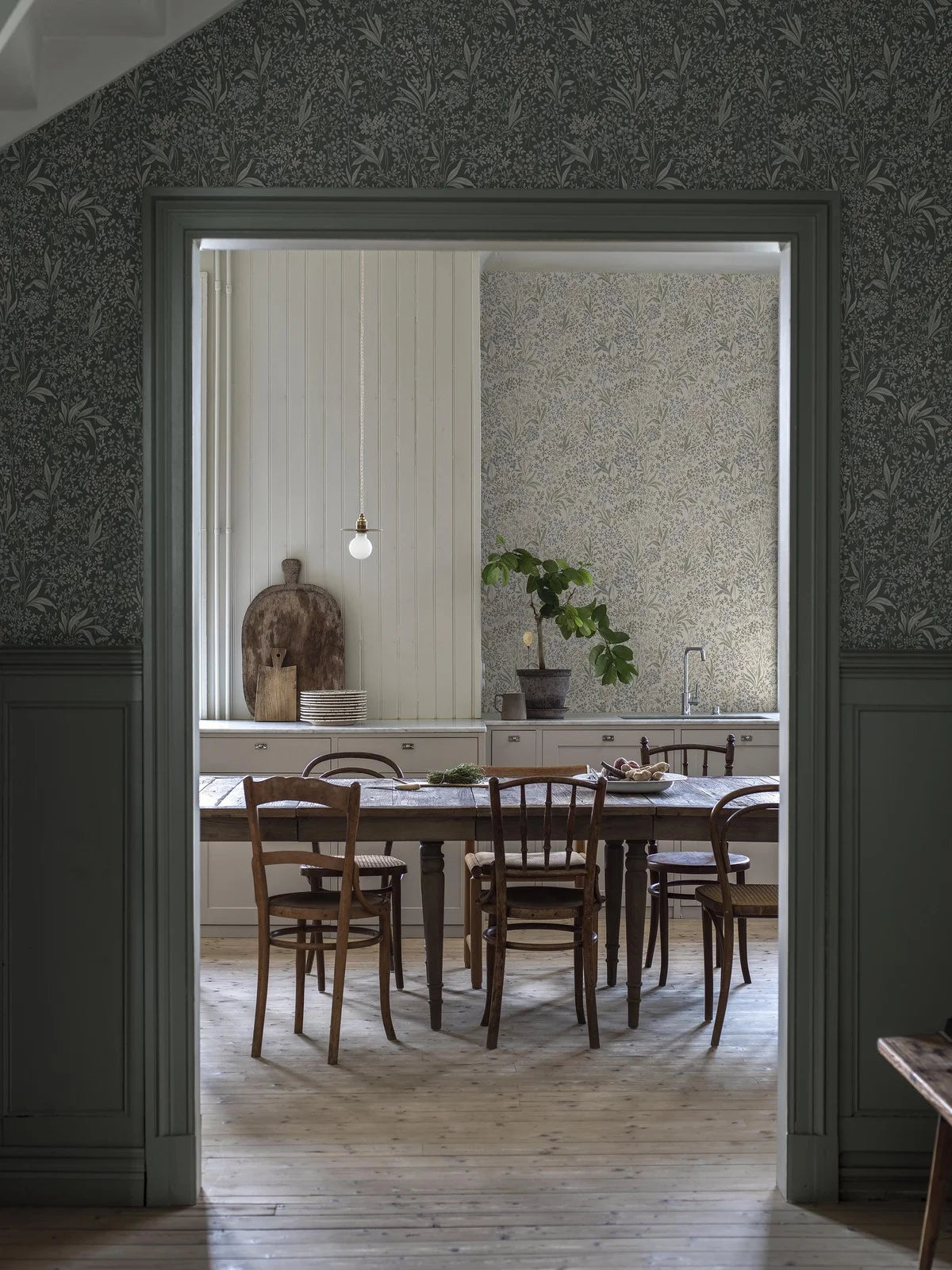 Non-woven paper wallpaper with a botanical pattern NOCTURNE beige with green