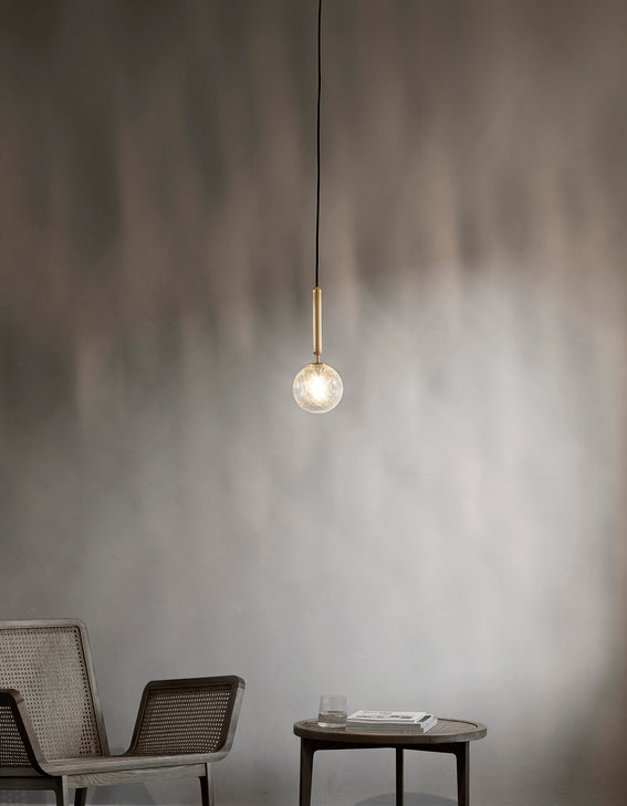 Pendelleuchte MIIRA aus Messing mit transparentem Glas