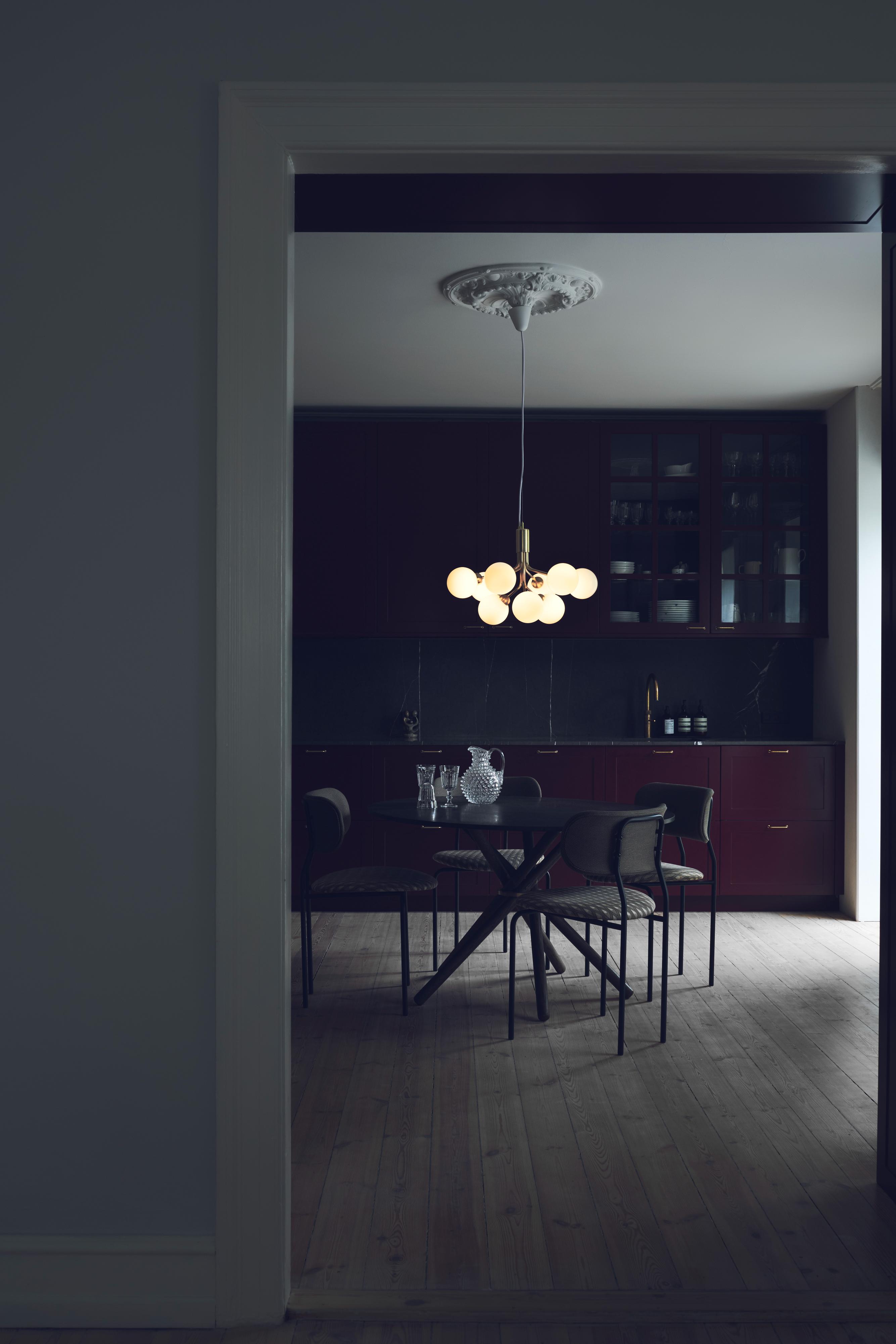 Lampa wisząca APIALES 9 mosiężny z opalowym szkłem