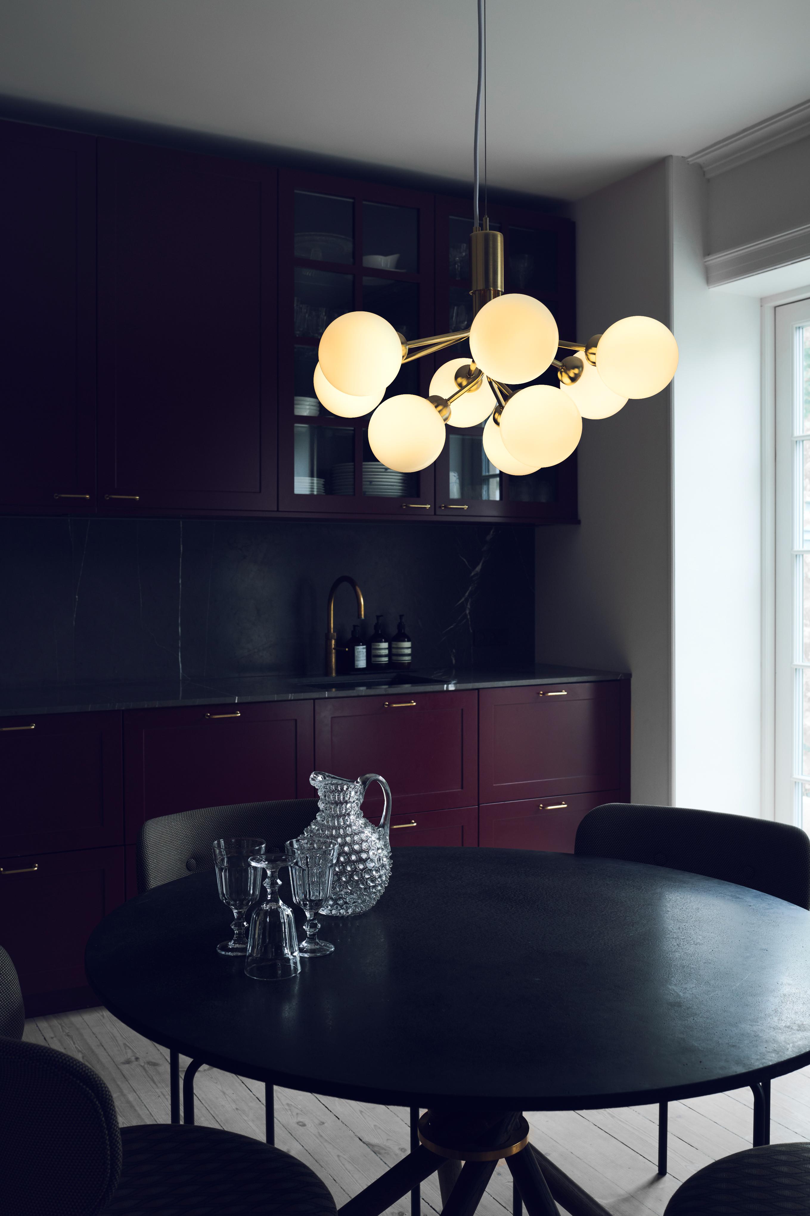 Lampa wisząca APIALES 9 mosiężny z opalowym szkłem