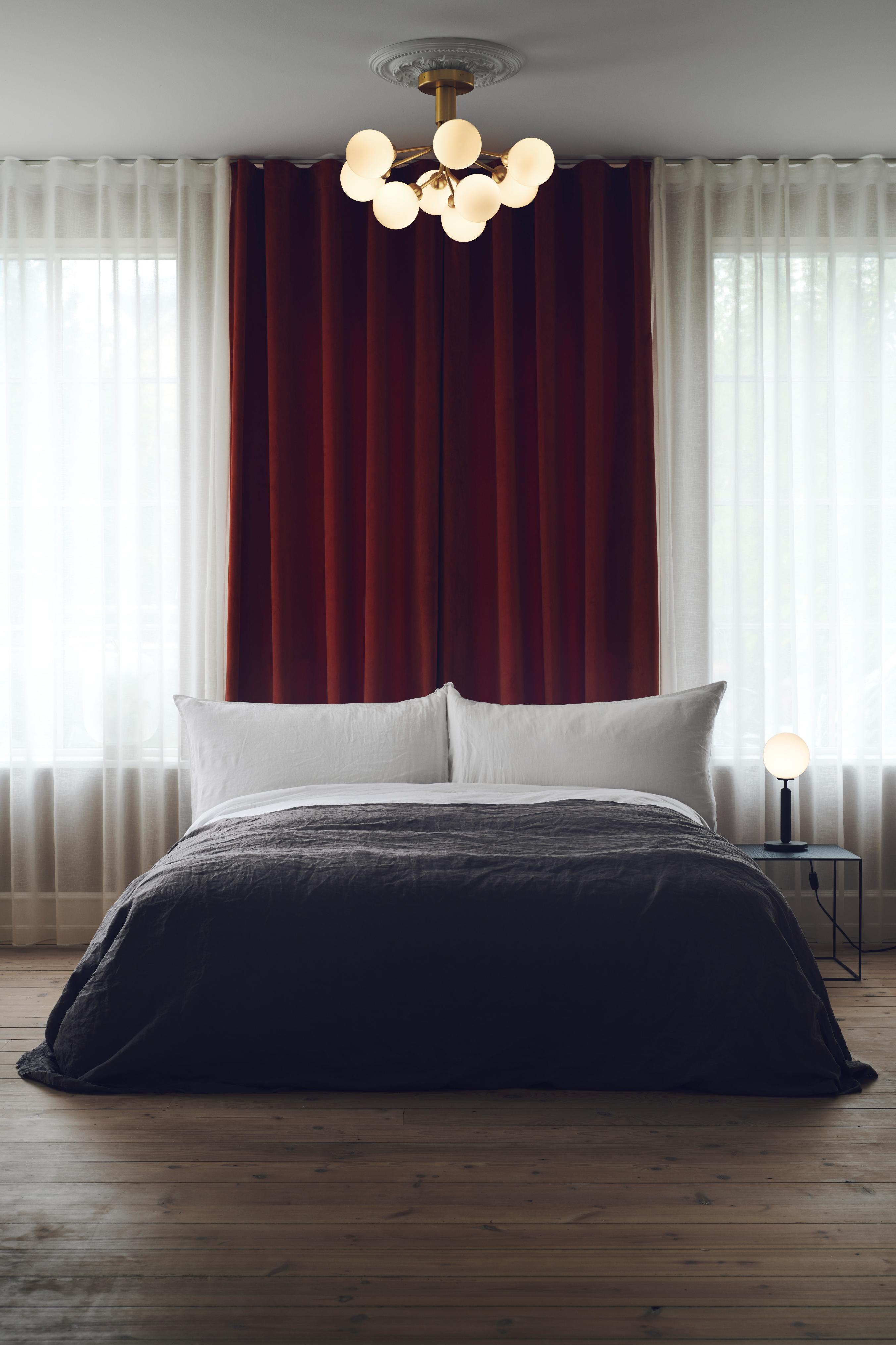 Lampa sufitowa APIALES 9 mosiężny z opalowym szkłem