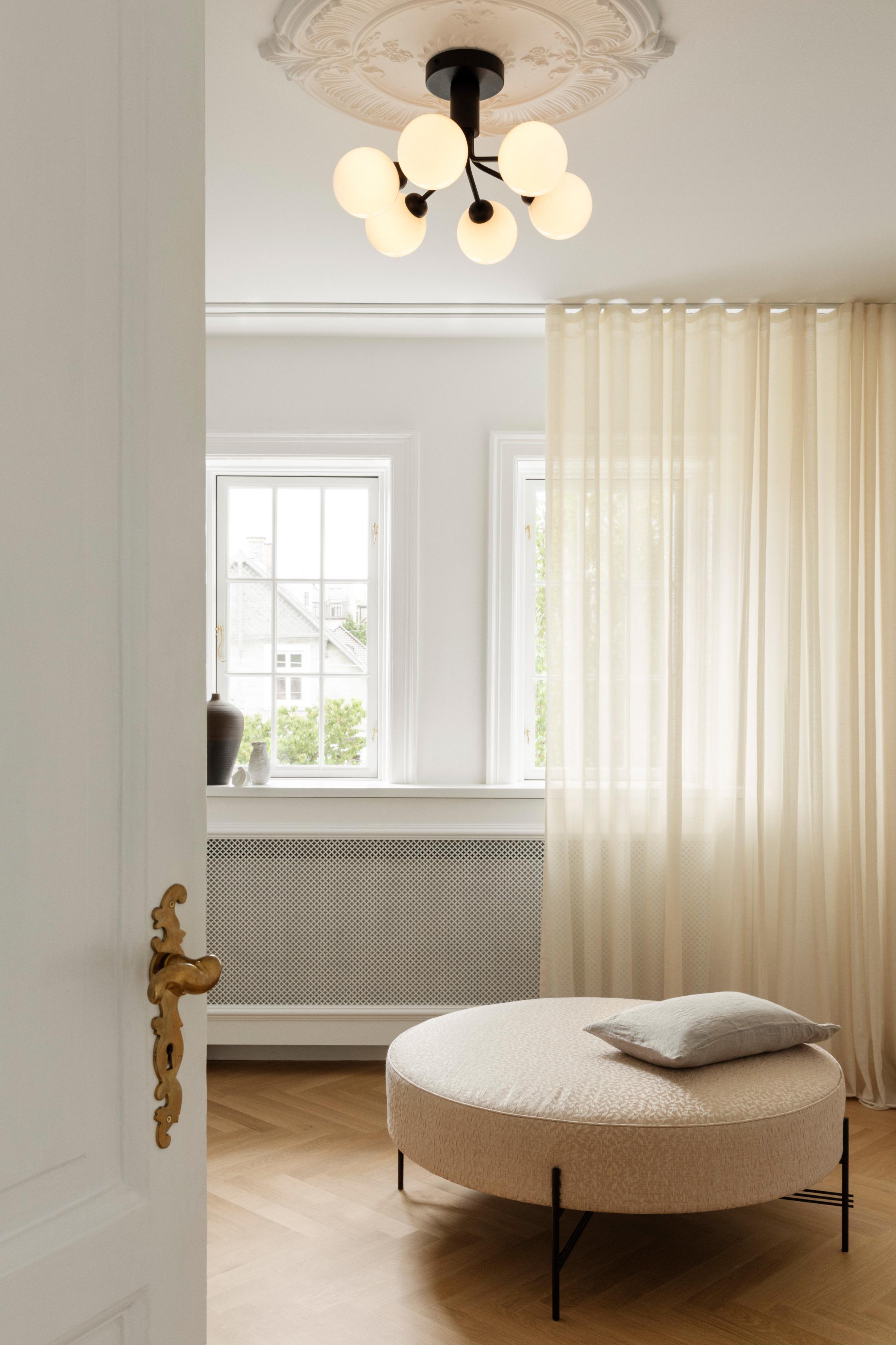 Lampa sufitowa APIALES 6 mosiężny z opalowym szkłem