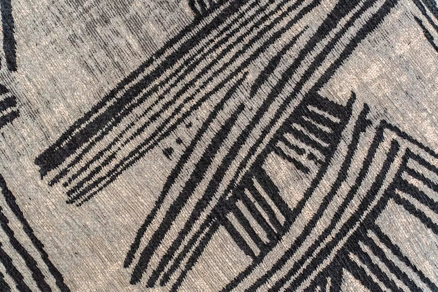 Round rug KANJI gray-beige with black