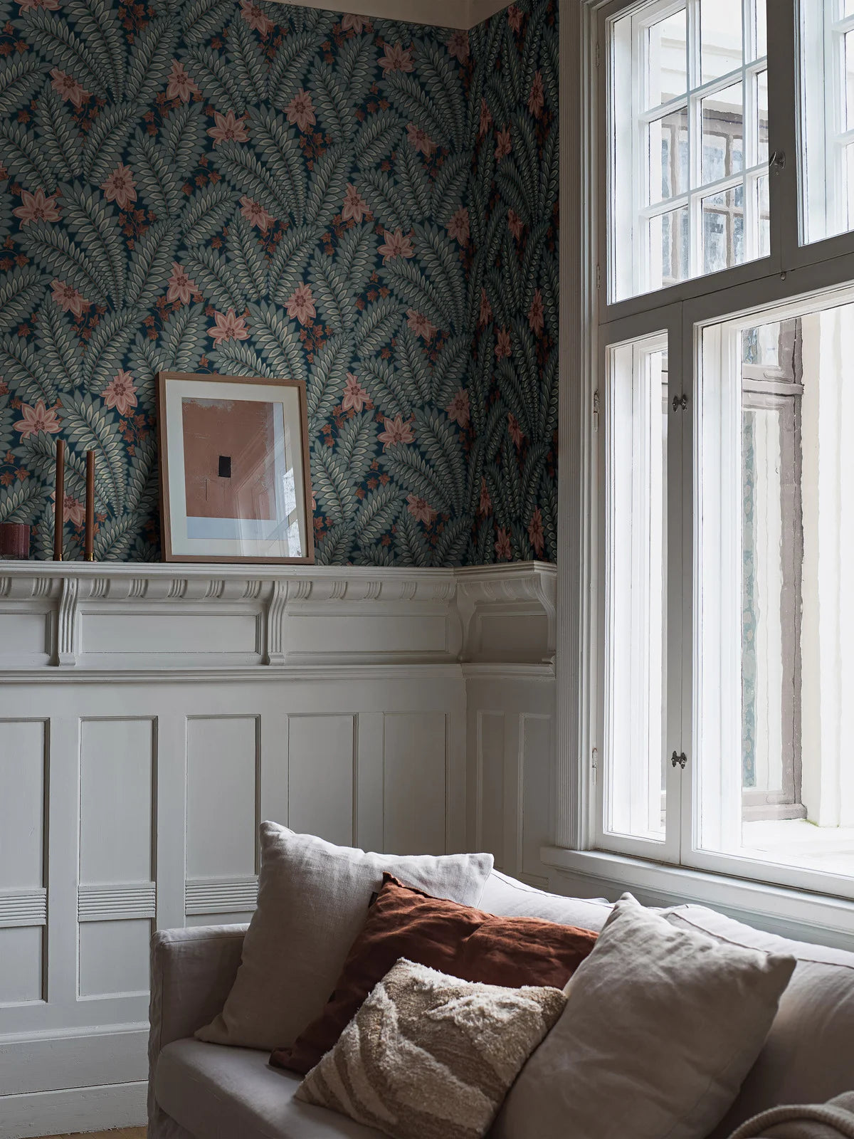 Hidden Ivy Blue and Green Leaf Pattern Wallpaper