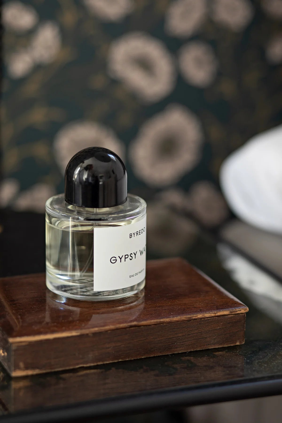 Dark Green Floral Poppy Flow Wallpaper with Beige