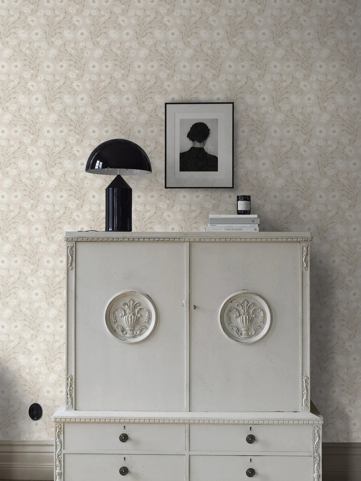 Tapeta z motywem roślinnym kwiatów POPPY FLOW beżowy z białym