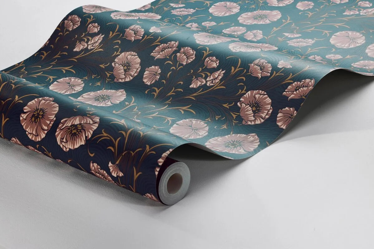 Tapete mit floralem Motiv von Blumen POPPY FLOW in Marineblau mit Rosa