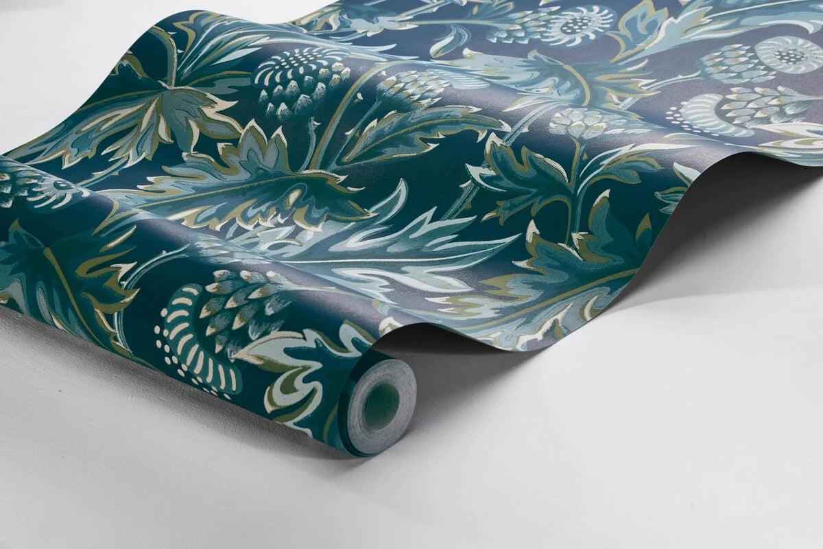 Tapete mit Pflanzenmotiv TREASURED THISTLE in Blaugrün