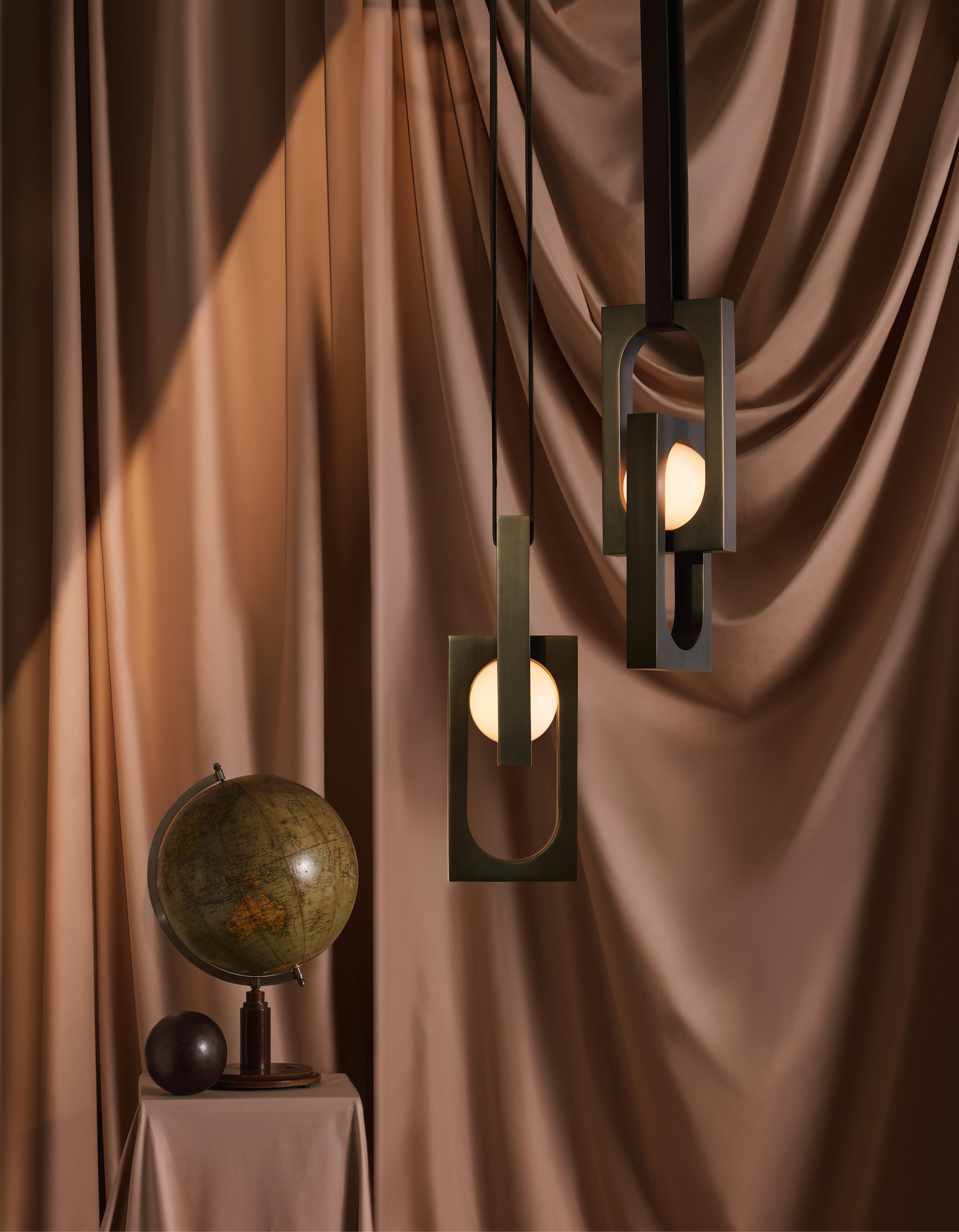 Lampa wisząca MYTHOS DUO opalowy klosz z mosiądzem