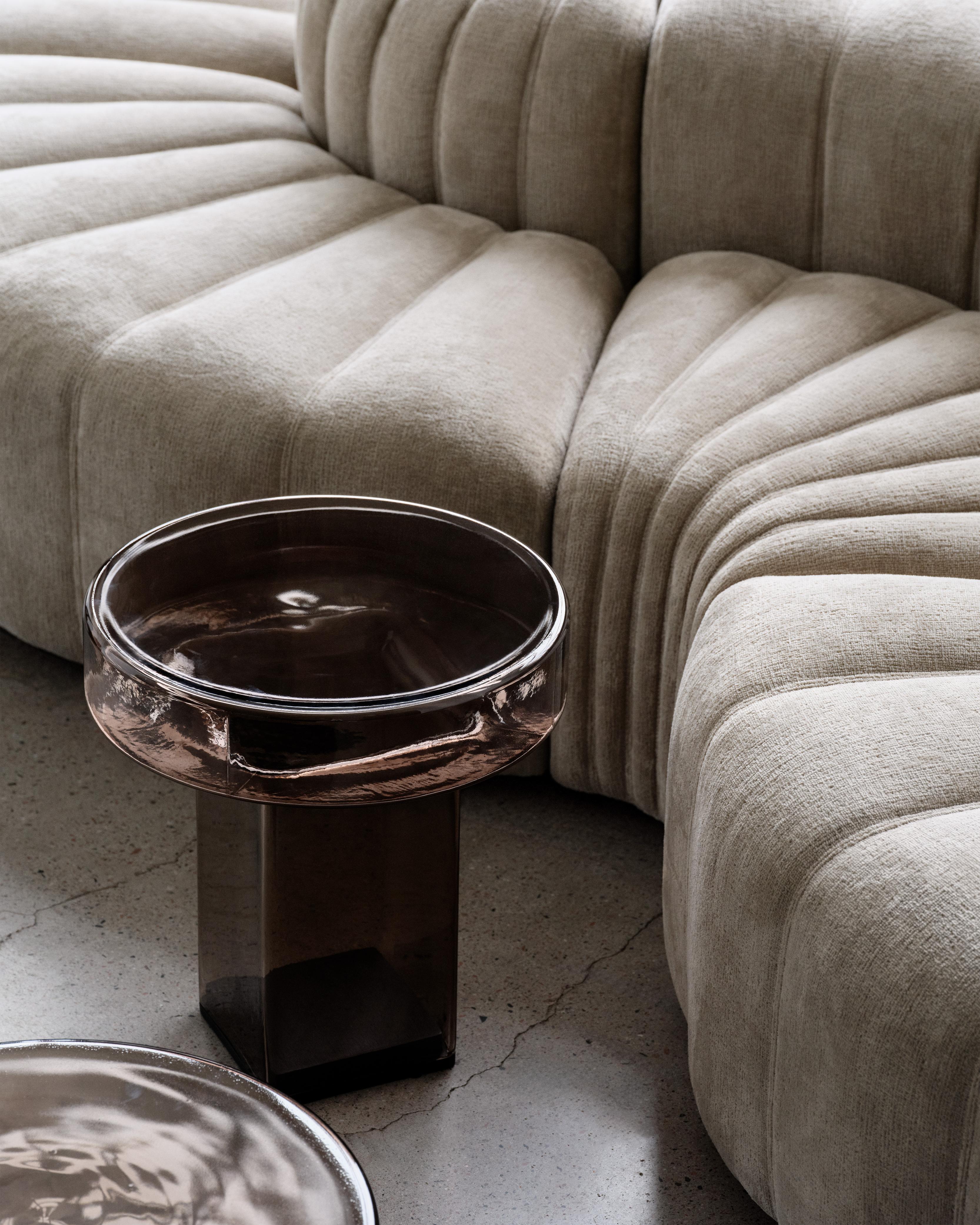 Stolik boczny NAKED dymione szkło