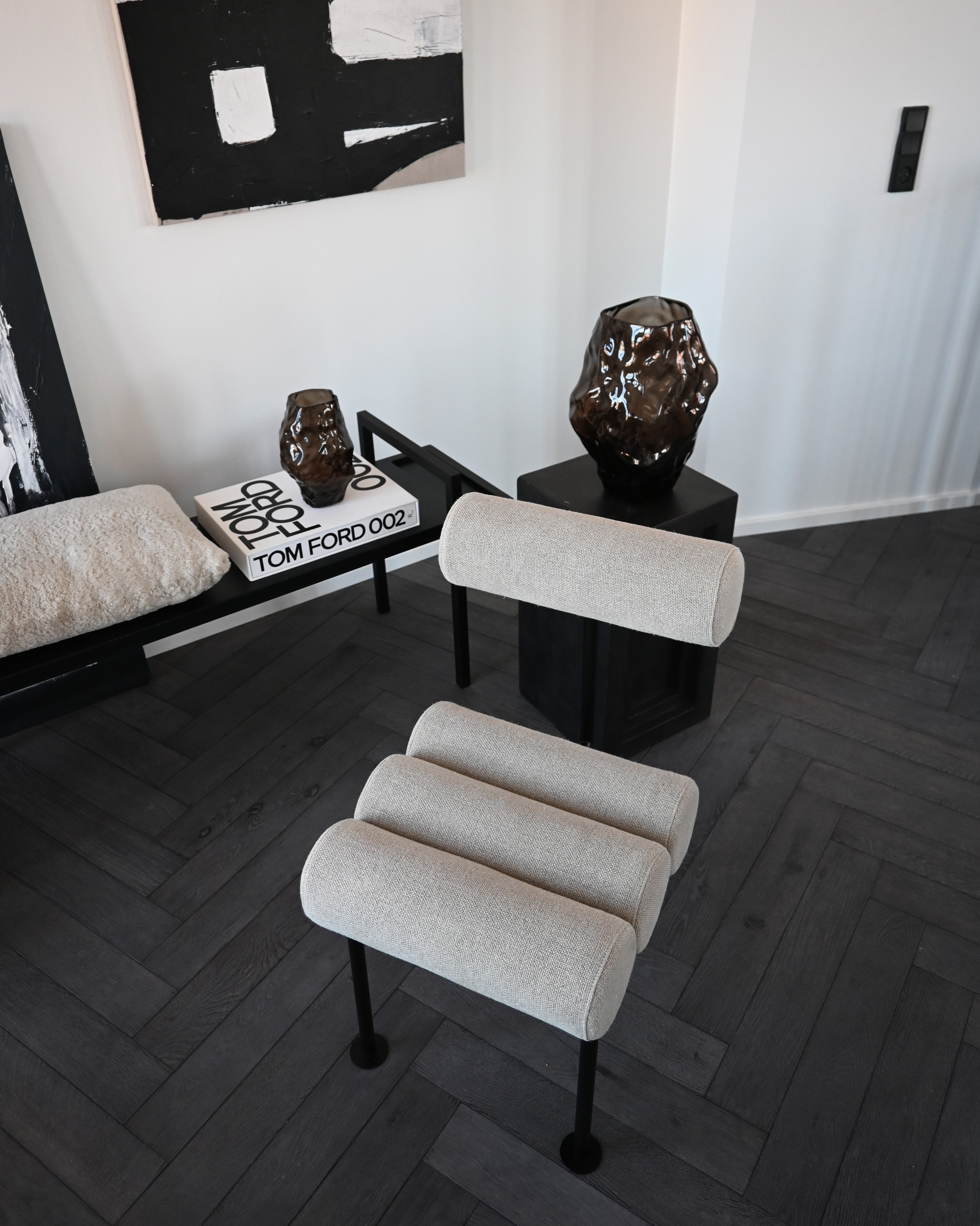 HIRO chair beige with black base