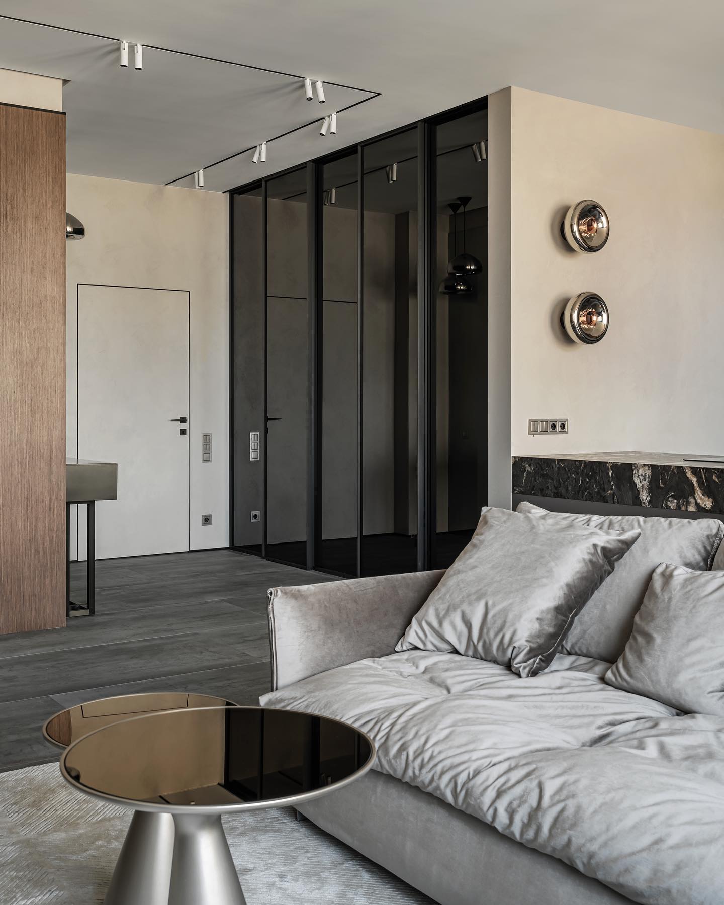 VOID Brass Wall Lamp