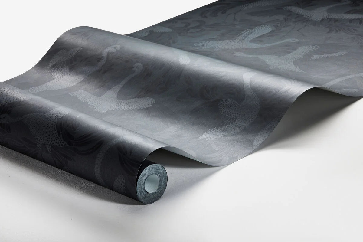 Tapeta z zwierzęcym motywem ptaków DANCING CRANE granatowy