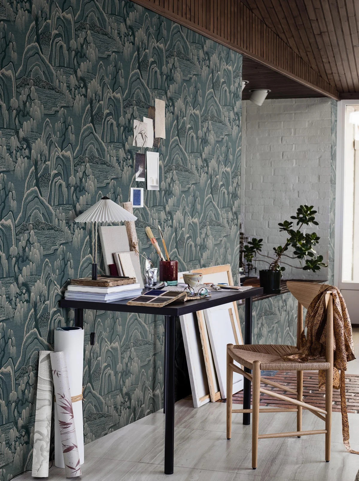 Tapeta flizelinowa papierowa z krajobrazem INDIGO GARDEN granatowy z beżowym