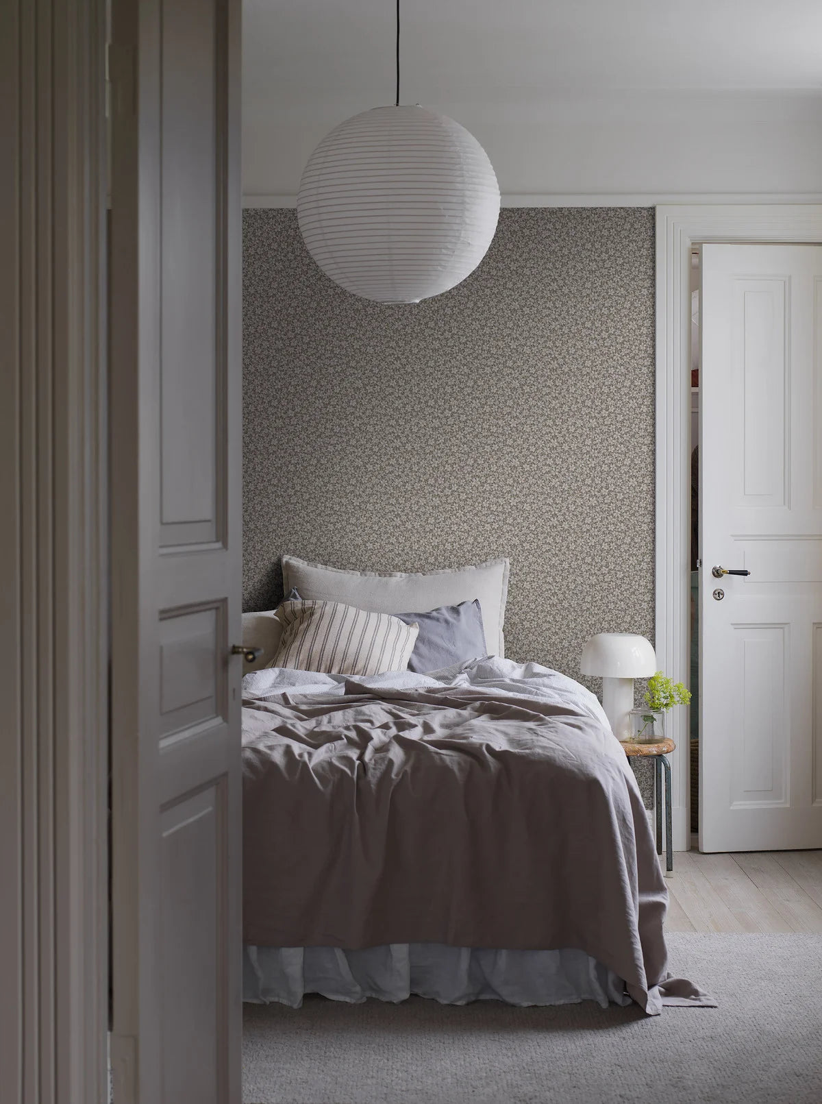 SKOGSBLOMST Brown and White Floral Pattern Wallpaper