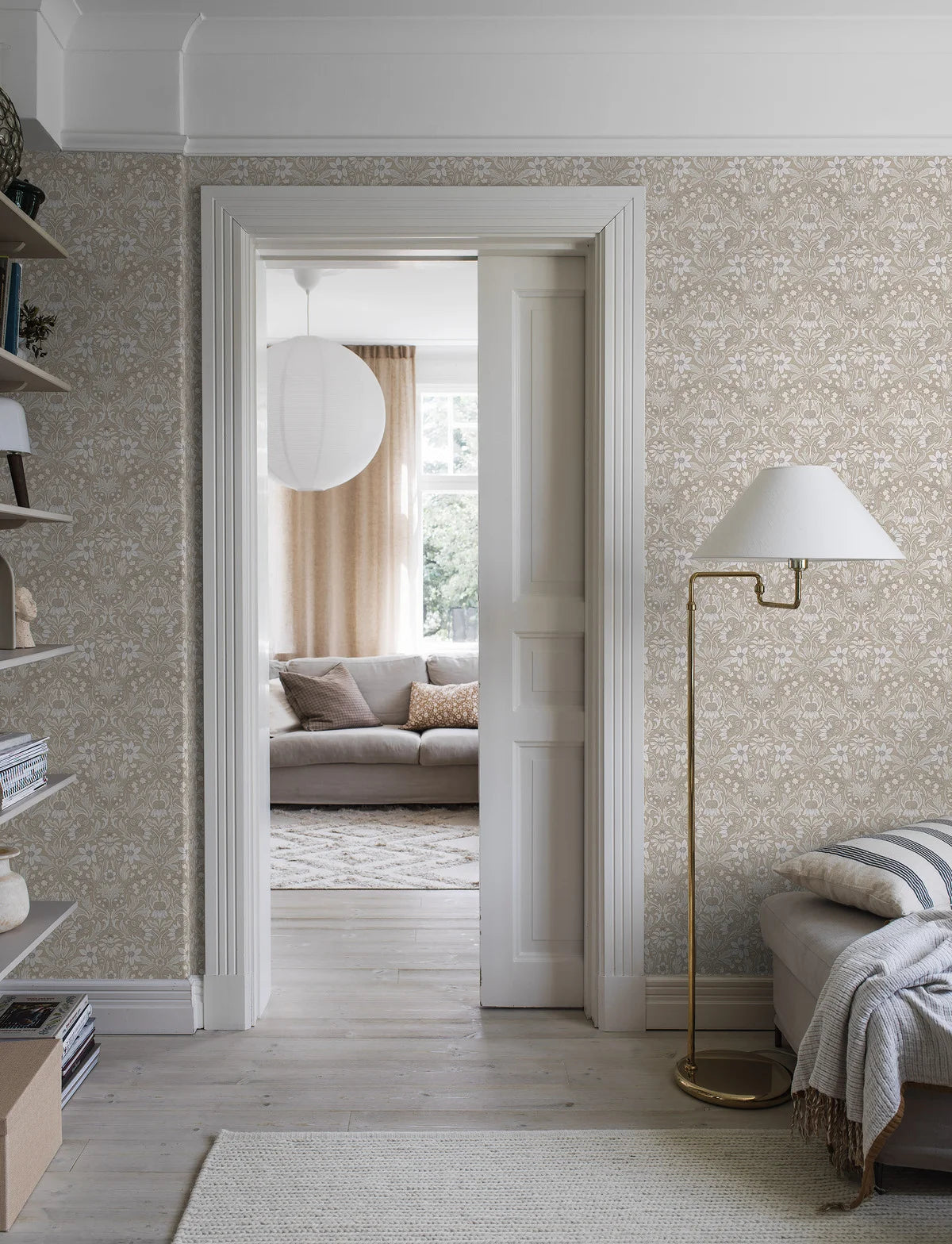 Tapete mit Pflanzenmotiv BLOMSTERFRÖJD beige mit Weiß