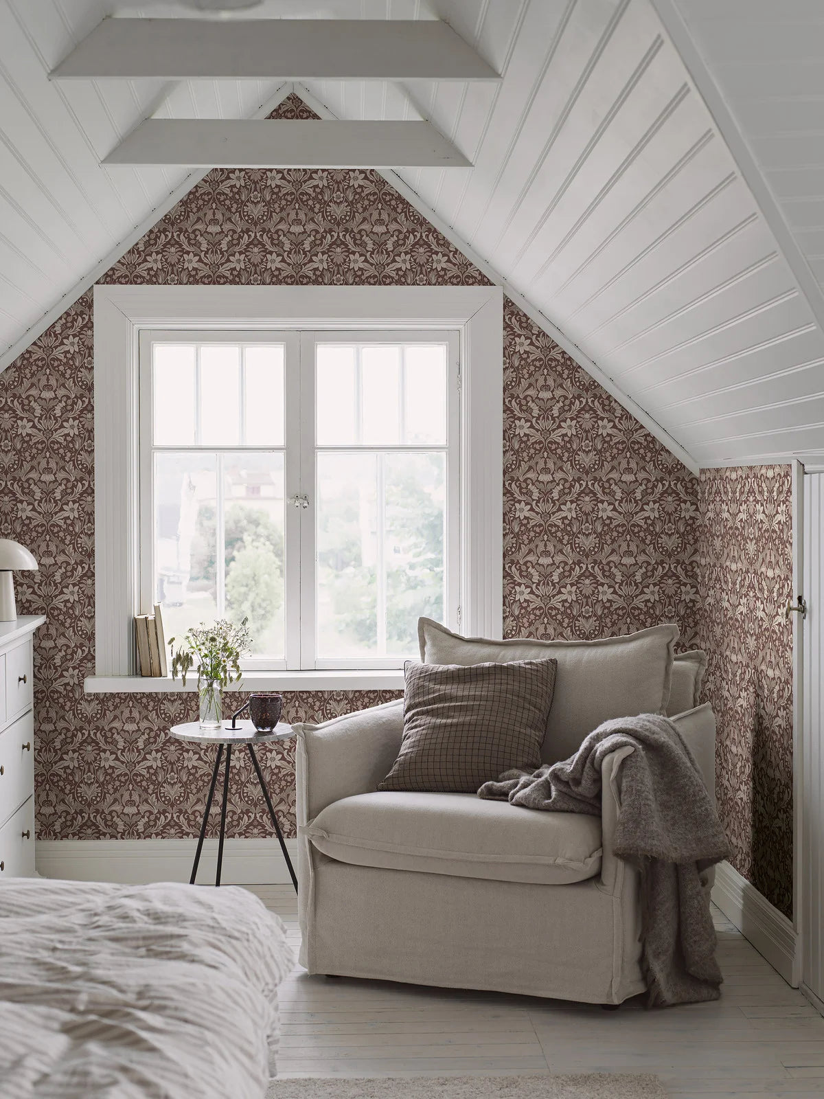 Tapeta z motywem roślinnym BLOMSTERFRÖJD burgundowy z beżowym