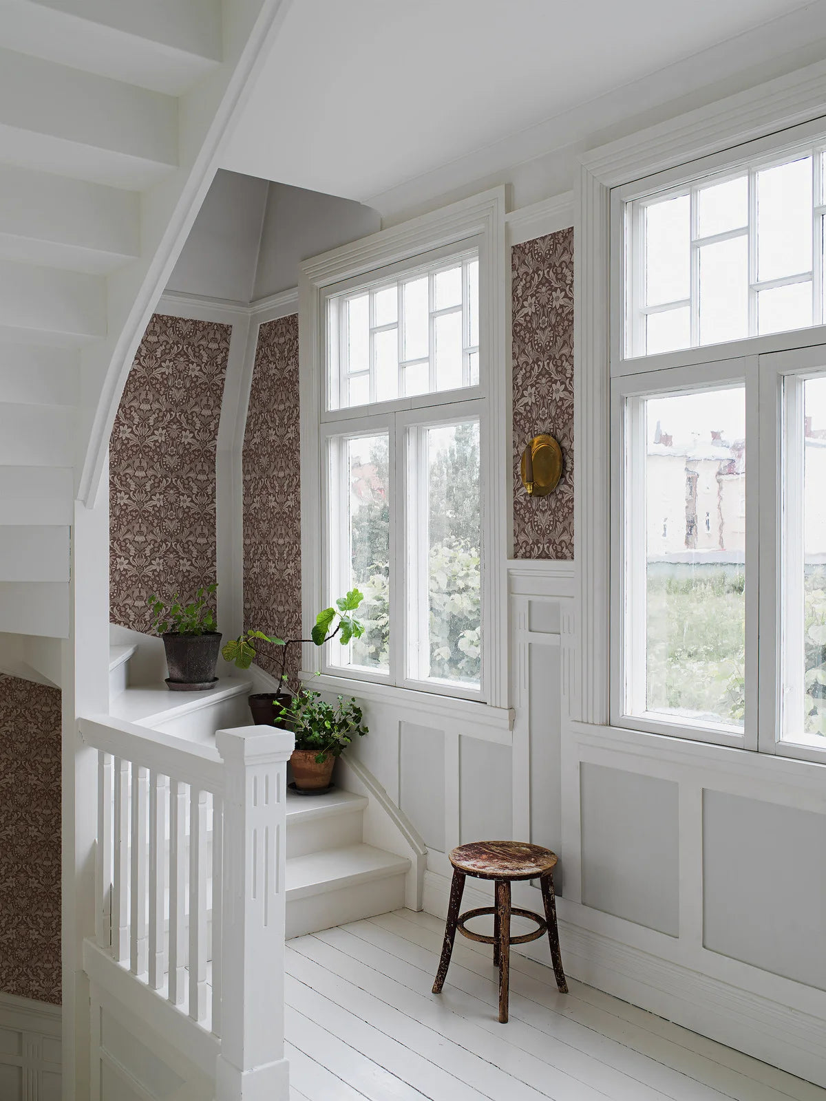 Tapeta z motywem roślinnym BLOMSTERFRÖJD burgundowy z beżowym