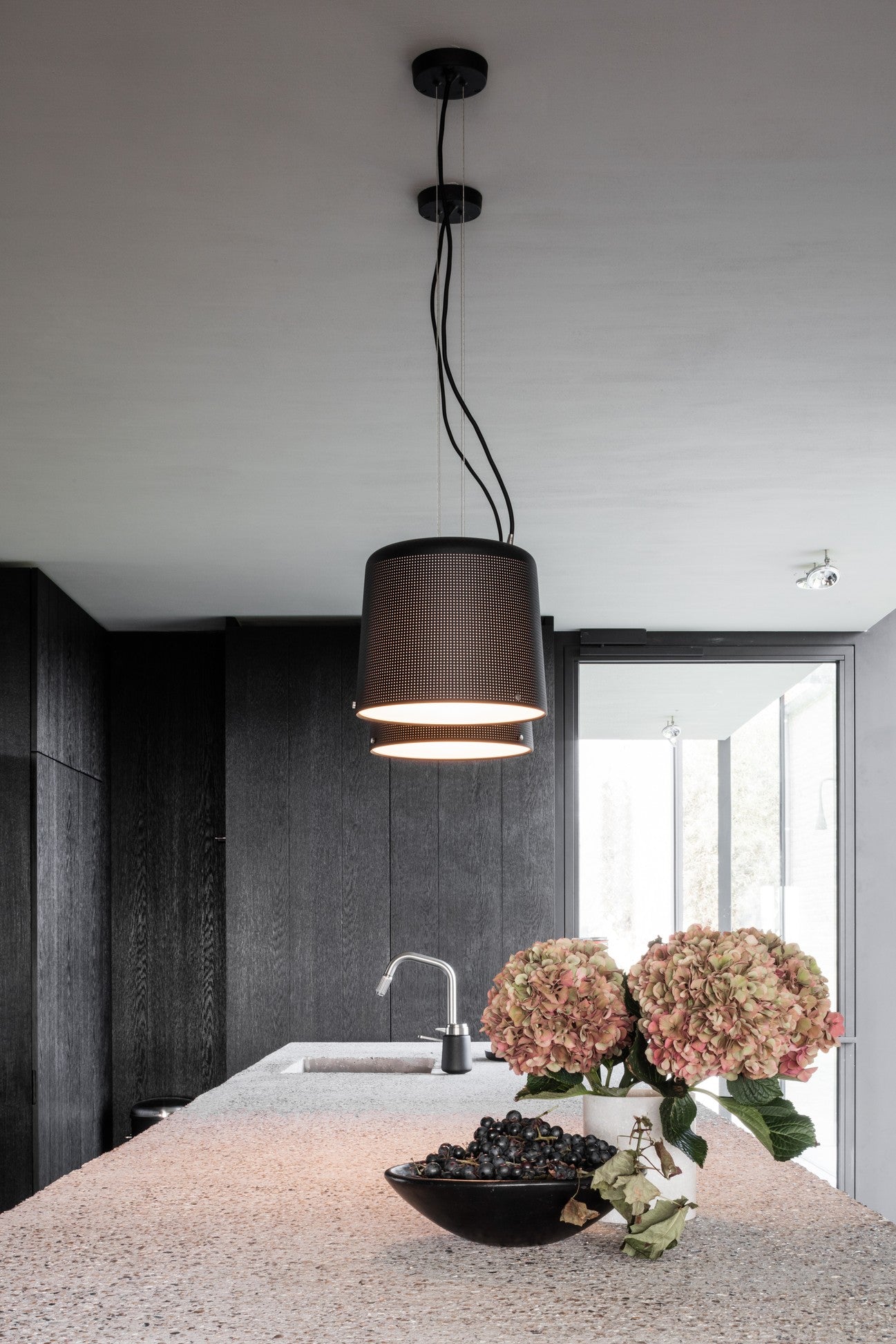 Lampa wisząca 526 czarny metal