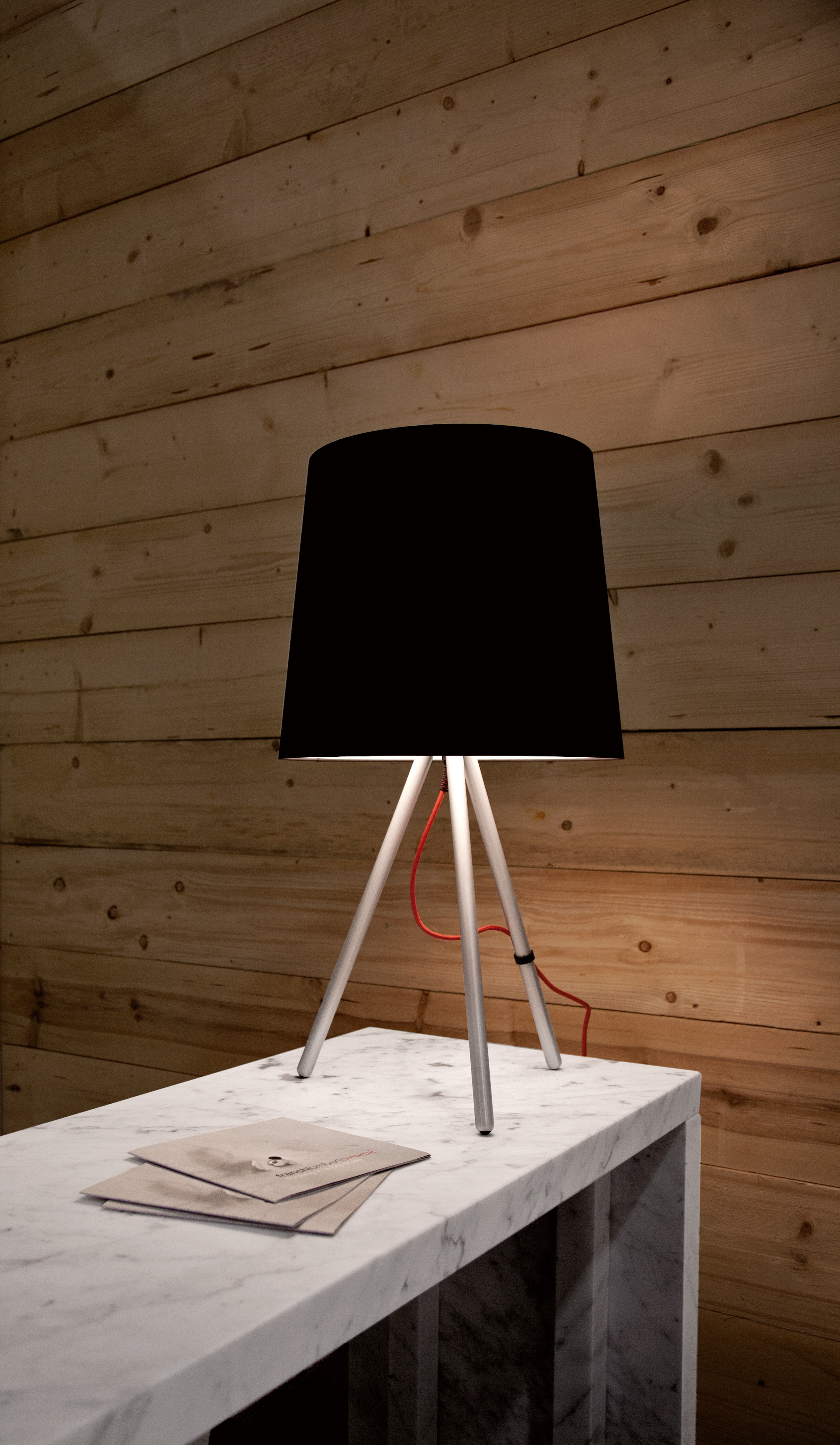 Lampa podłogowa EVA biały klosz z aluminiową podstawą